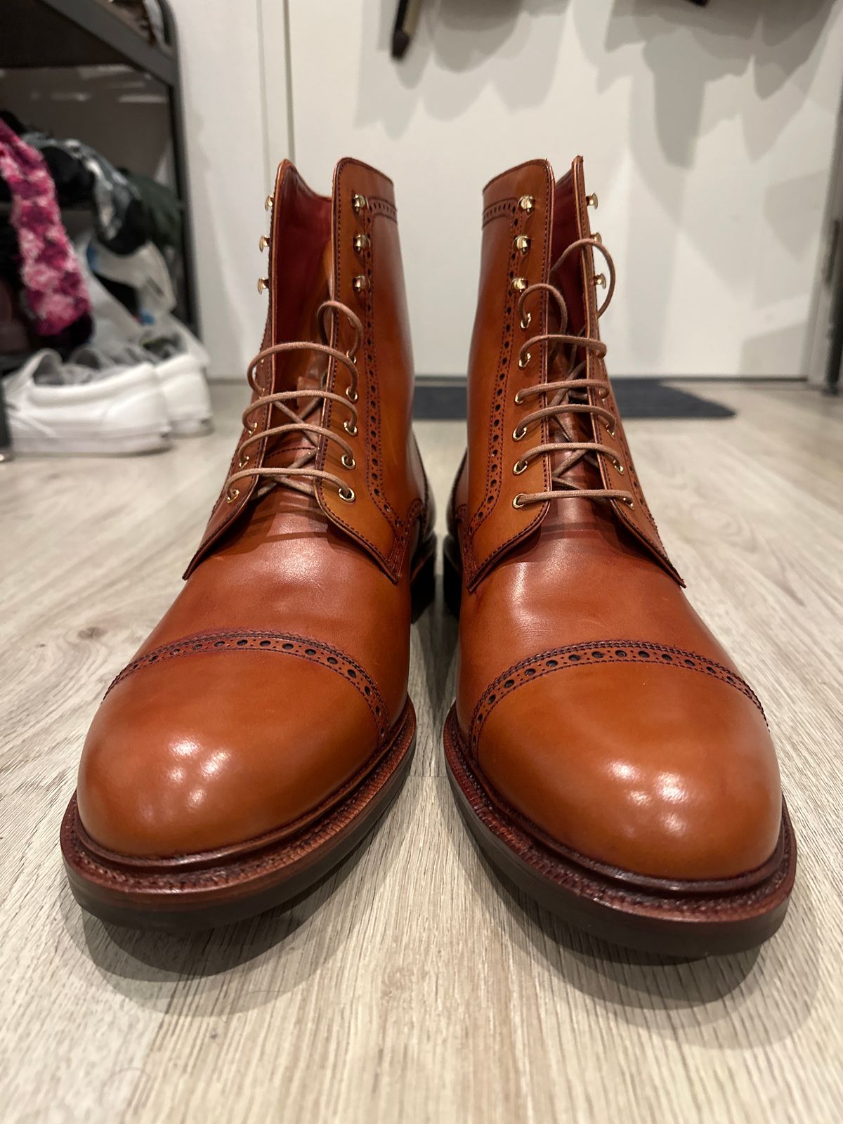 Photo by Darkkp on October 5, 2022 of the Carmina Toecap Brogue Jumper Boots 80459 in Unlisted Leather.