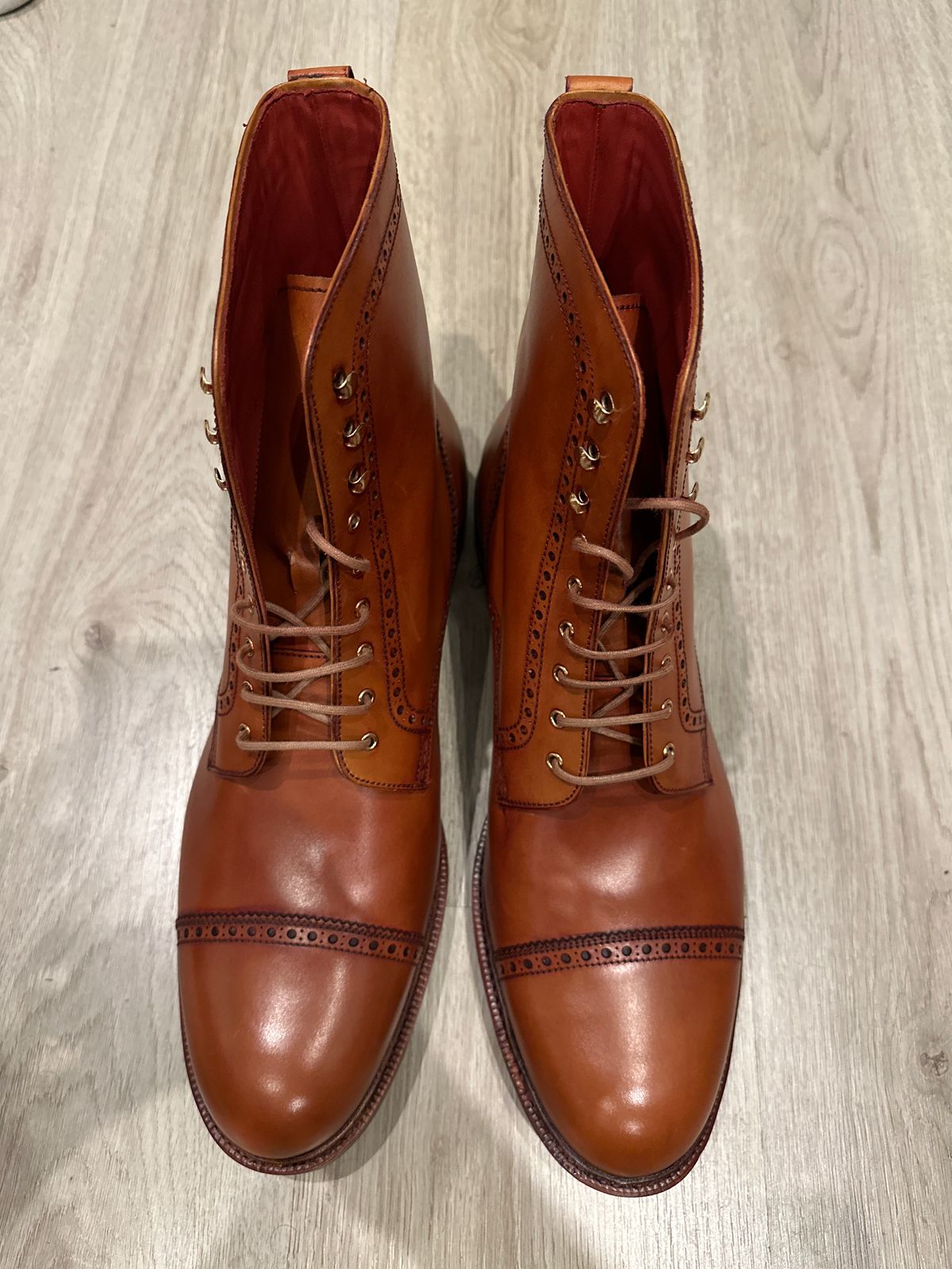 Photo by Darkkp on October 5, 2022 of the Carmina Toecap Brogue Jumper Boots 80459 in Unlisted Leather.