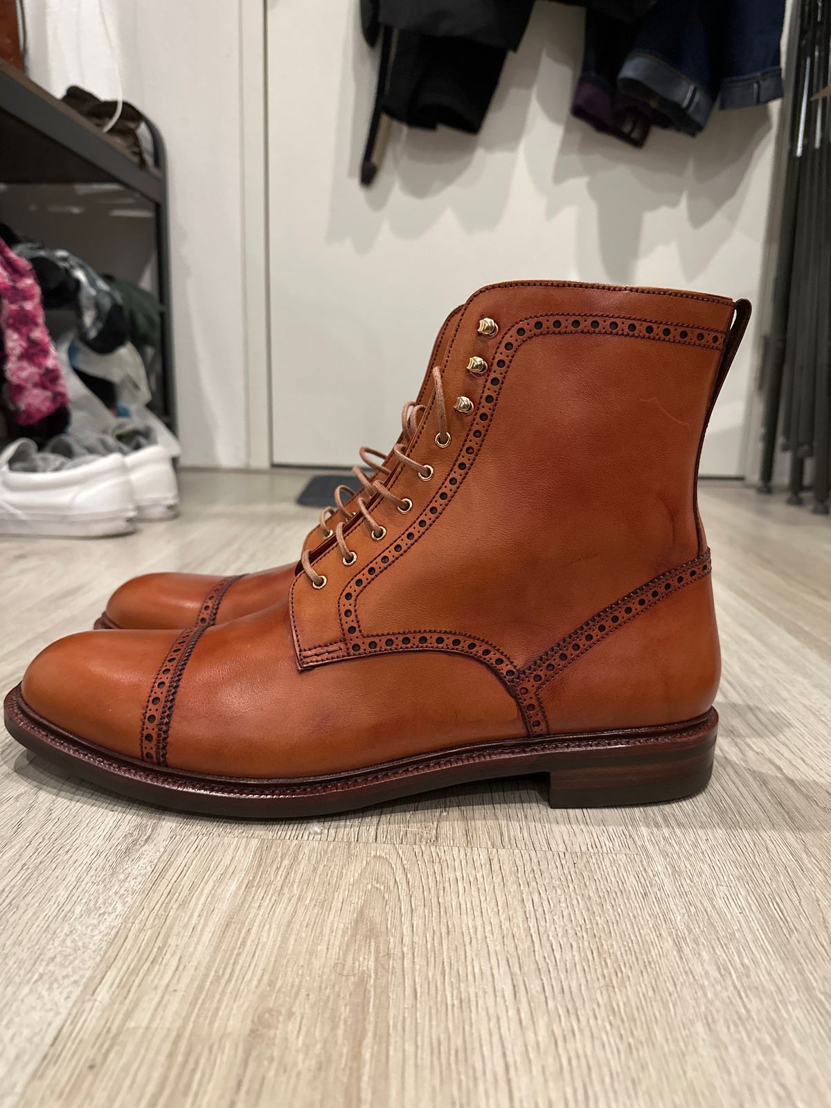 Photo by Darkkp on October 5, 2022 of the Carmina Toecap Brogue Jumper Boots 80459 in Unlisted Leather.