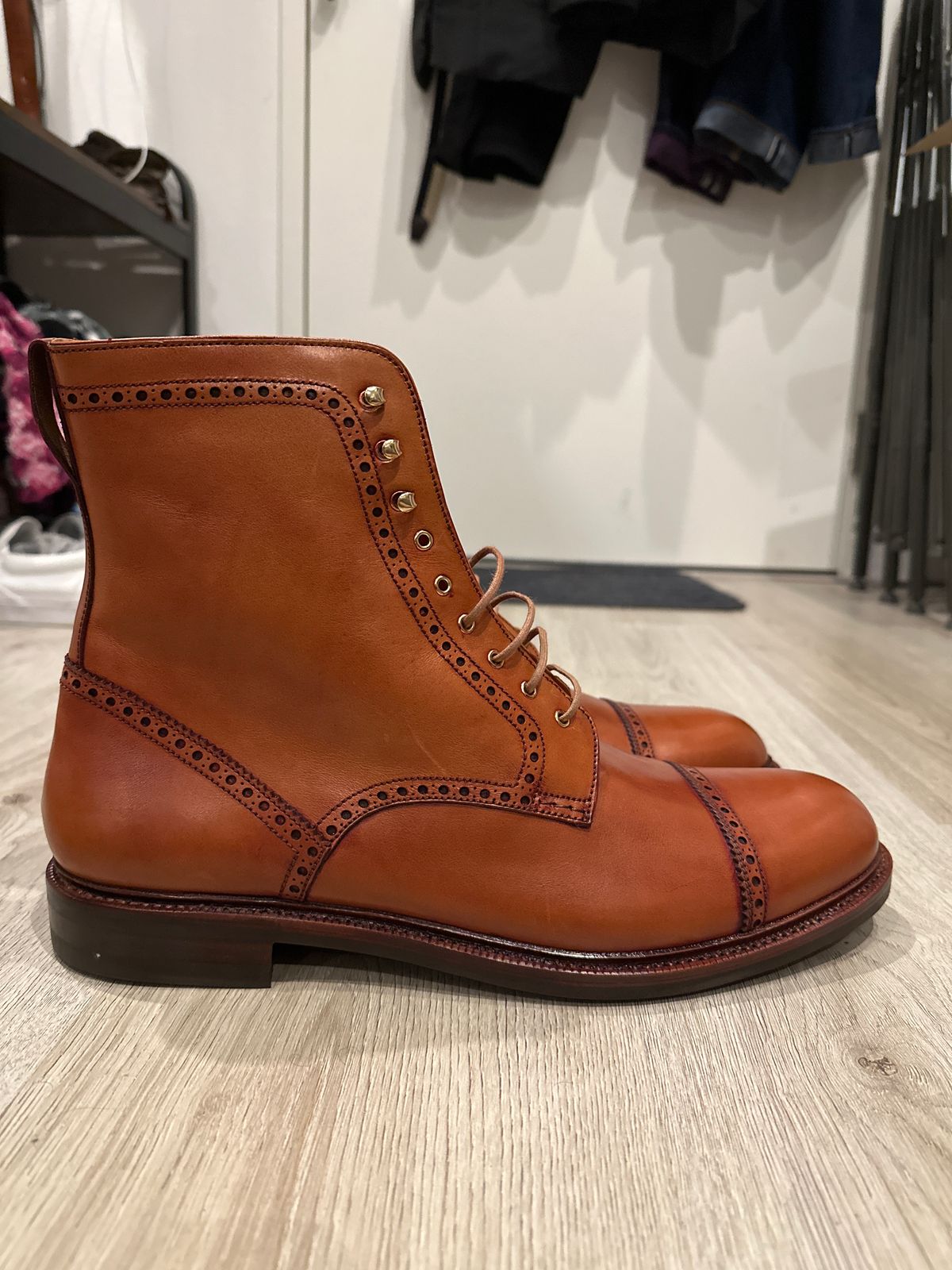 Photo by Darkkp on October 5, 2022 of the Carmina Toecap Brogue Jumper Boots 80459 in Unlisted Leather.