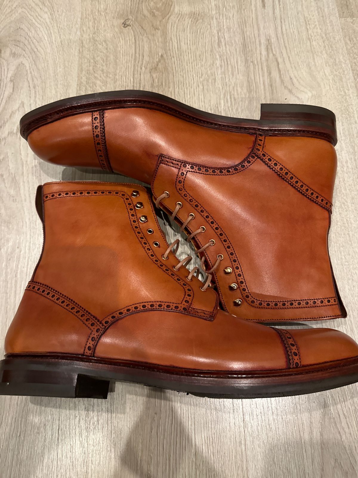 Photo by Darkkp on October 5, 2022 of the Carmina Toecap Brogue Jumper Boots 80459 in Unlisted Leather.