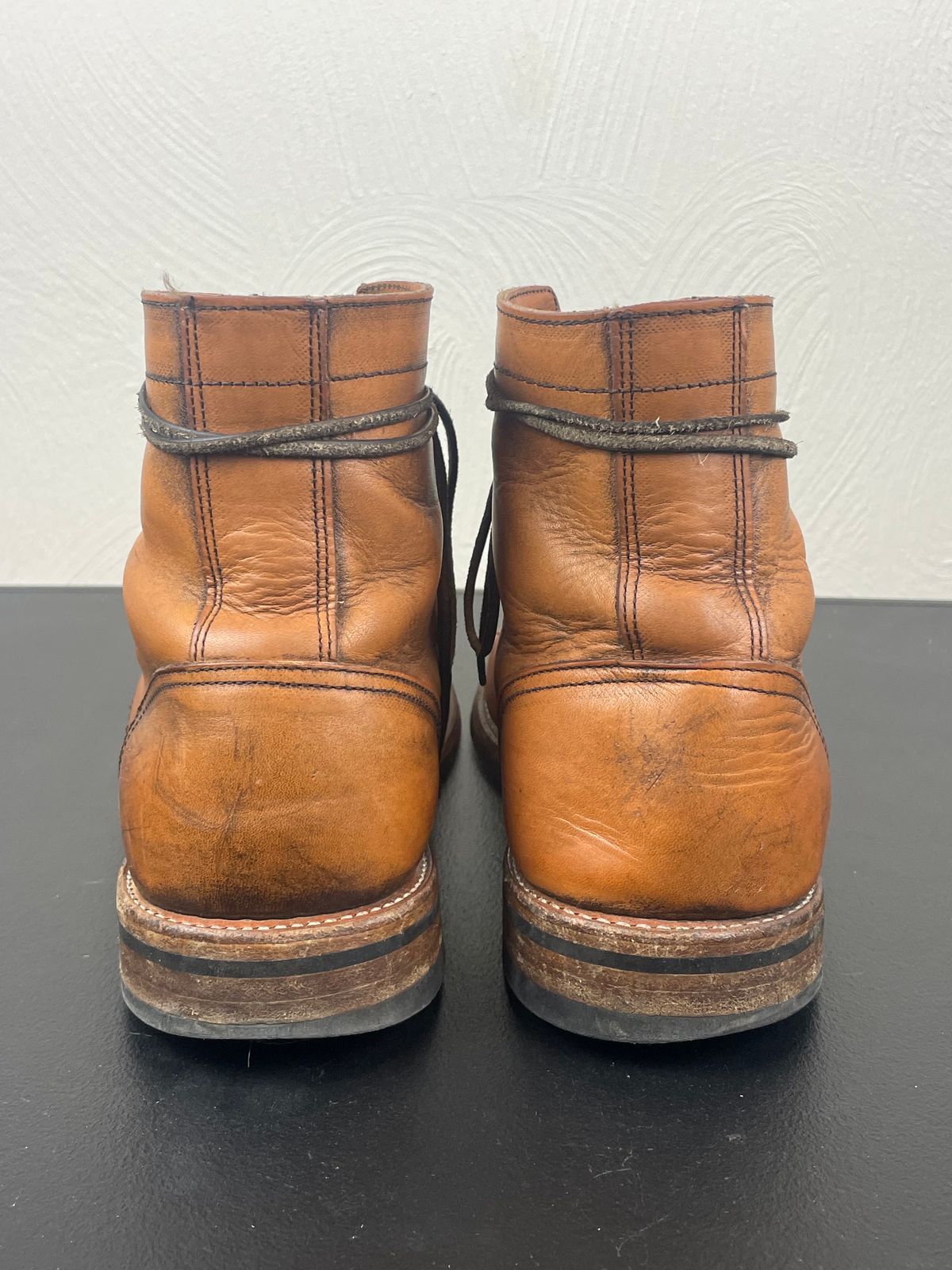 Photo by joem2 on February 1, 2024 of the Oak Street Bootmakers Trench Boot in Tempesti Brown Overdye Camello Asportabile.