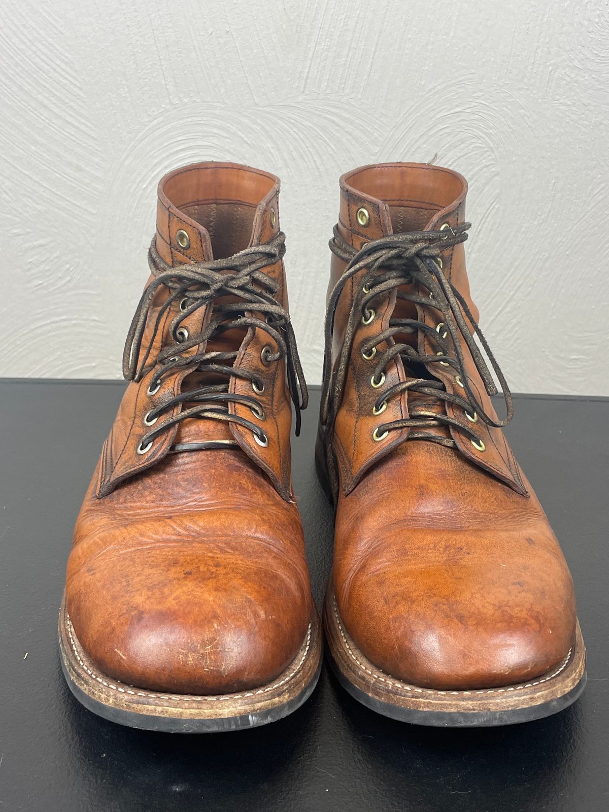 Photo by joem2 on February 1, 2024 of the Oak Street Bootmakers Trench Boot in Tempesti Brown Overdye Camello Asportabile.