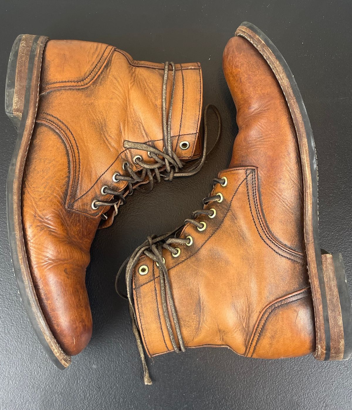 Photo by joem2 on February 1, 2024 of the Oak Street Bootmakers Trench Boot in Tempesti Brown Overdye Camello Asportabile.