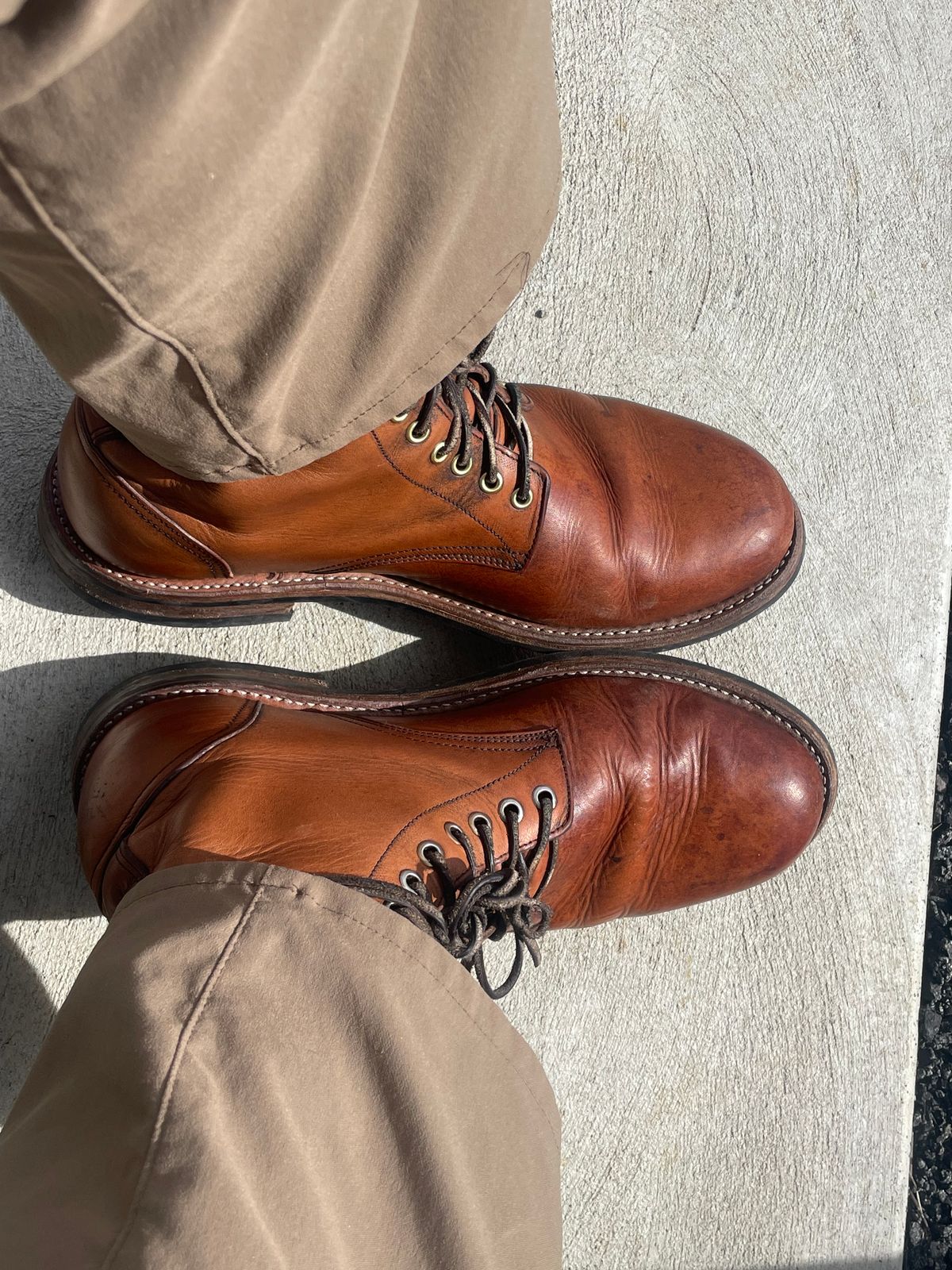 Photo by joem2 on March 3, 2024 of the Oak Street Bootmakers Trench Boot in Tempesti Brown Overdye Camello Asportabile.