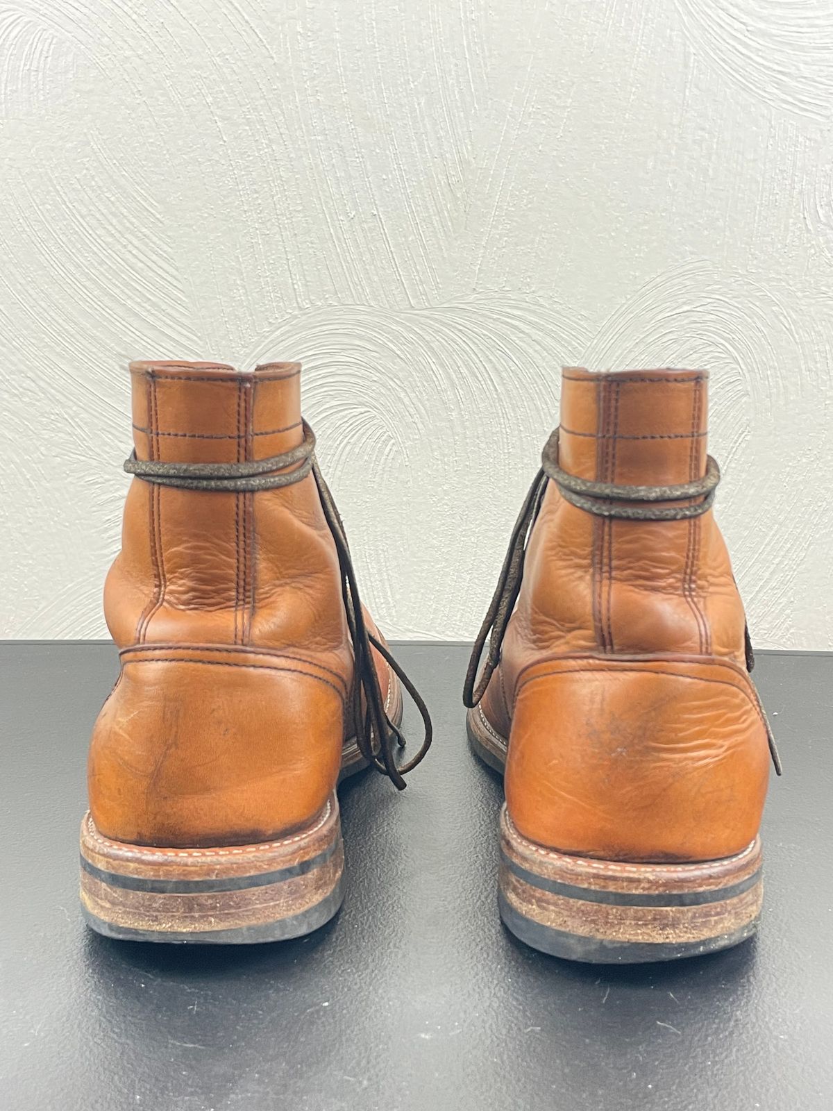 Photo by joem2 on March 3, 2024 of the Oak Street Bootmakers Trench Boot in Tempesti Brown Overdye Camello Asportabile.