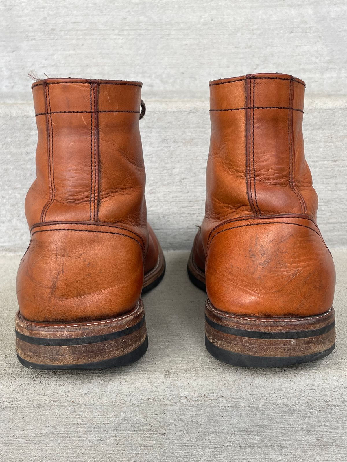 Photo by joem2 on April 1, 2024 of the Oak Street Bootmakers Trench Boot in Tempesti Brown Overdye Camello Asportabile.