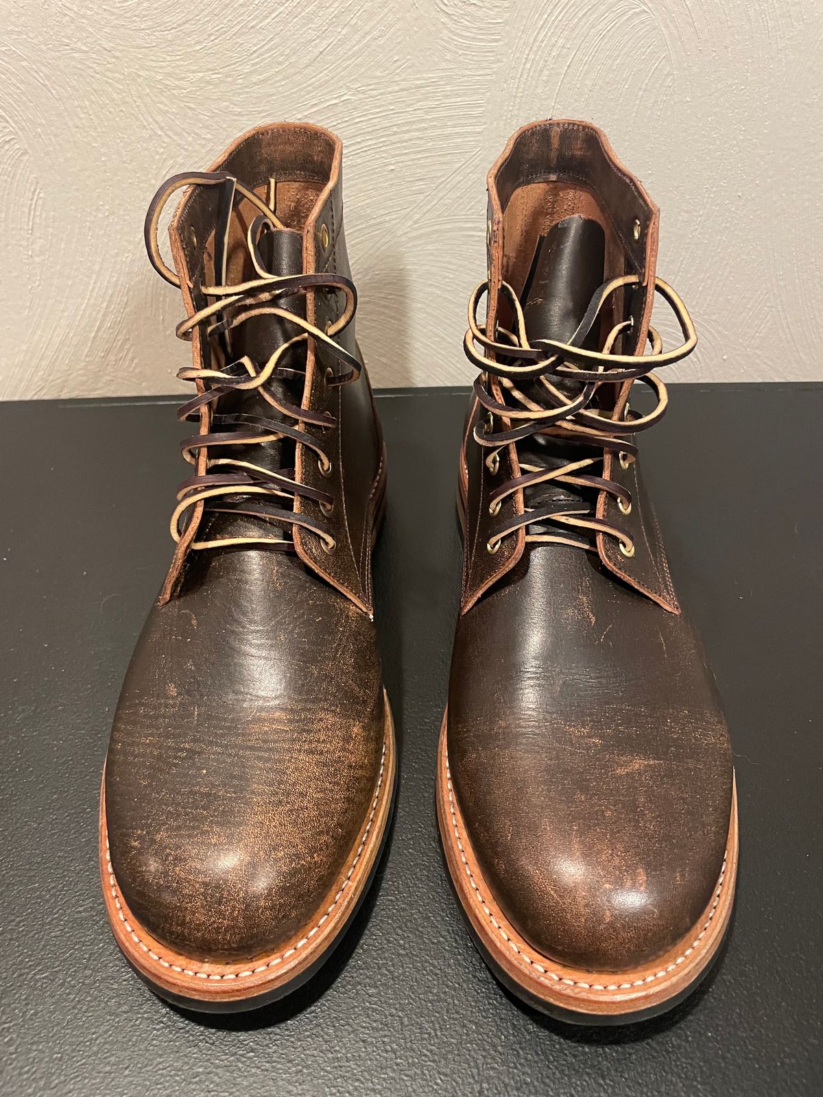Photo by joem2 on October 1, 2023 of the Oak Street Bootmakers Trench Boot in Tempesti Brown Overdye Camello Asportabile.
