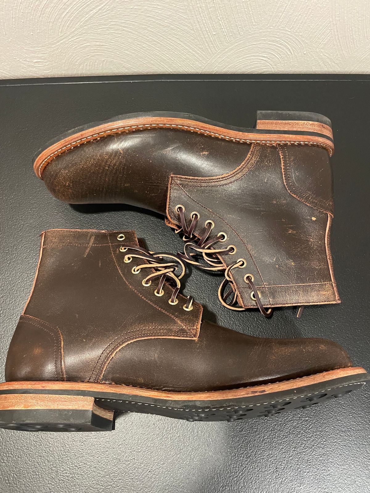 Photo by joem2 on October 1, 2023 of the Oak Street Bootmakers Trench Boot in Tempesti Brown Overdye Camello Asportabile.