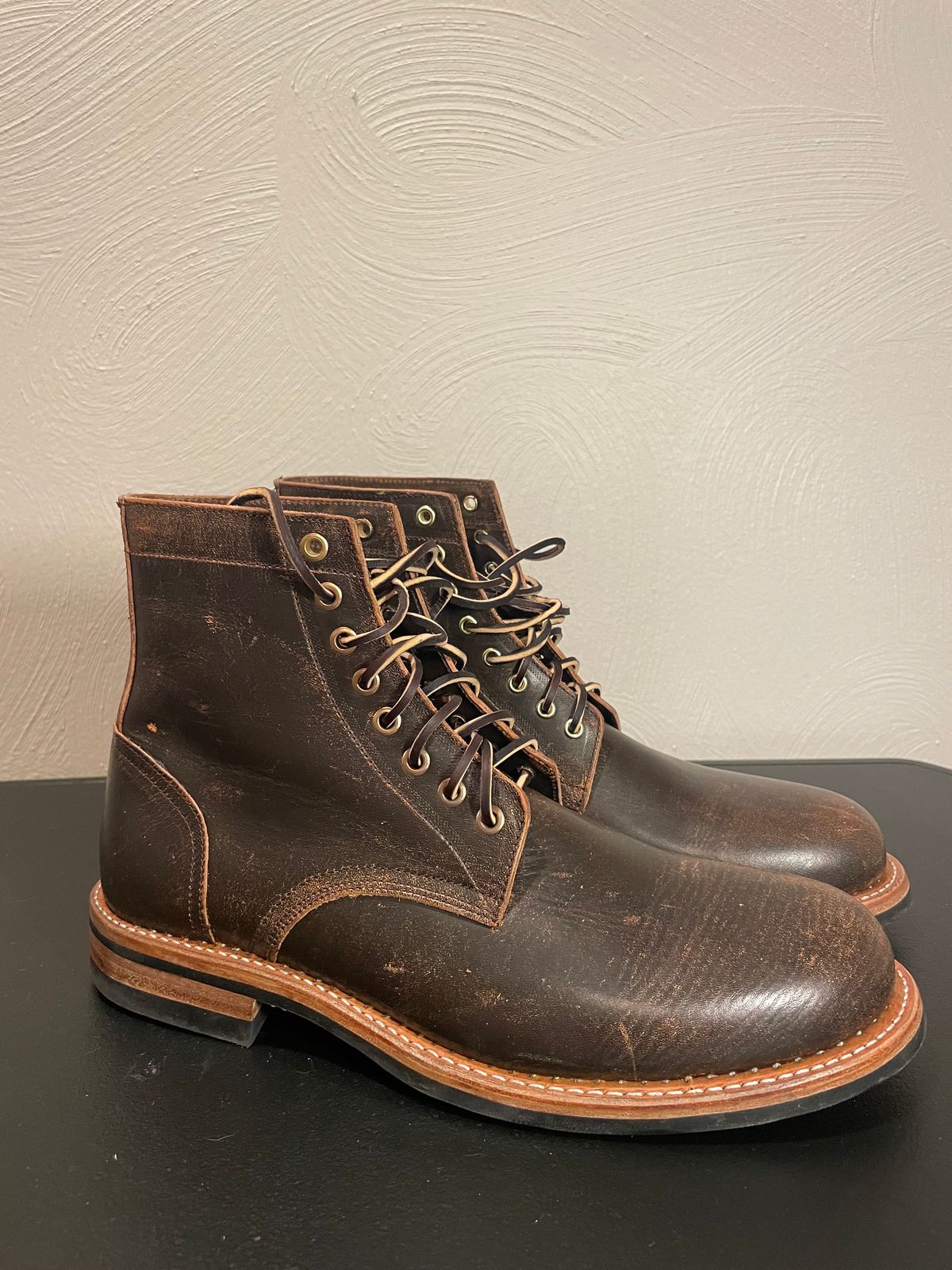 Photo by joem2 on October 1, 2023 of the Oak Street Bootmakers Trench Boot in Tempesti Brown Overdye Camello Asportabile.