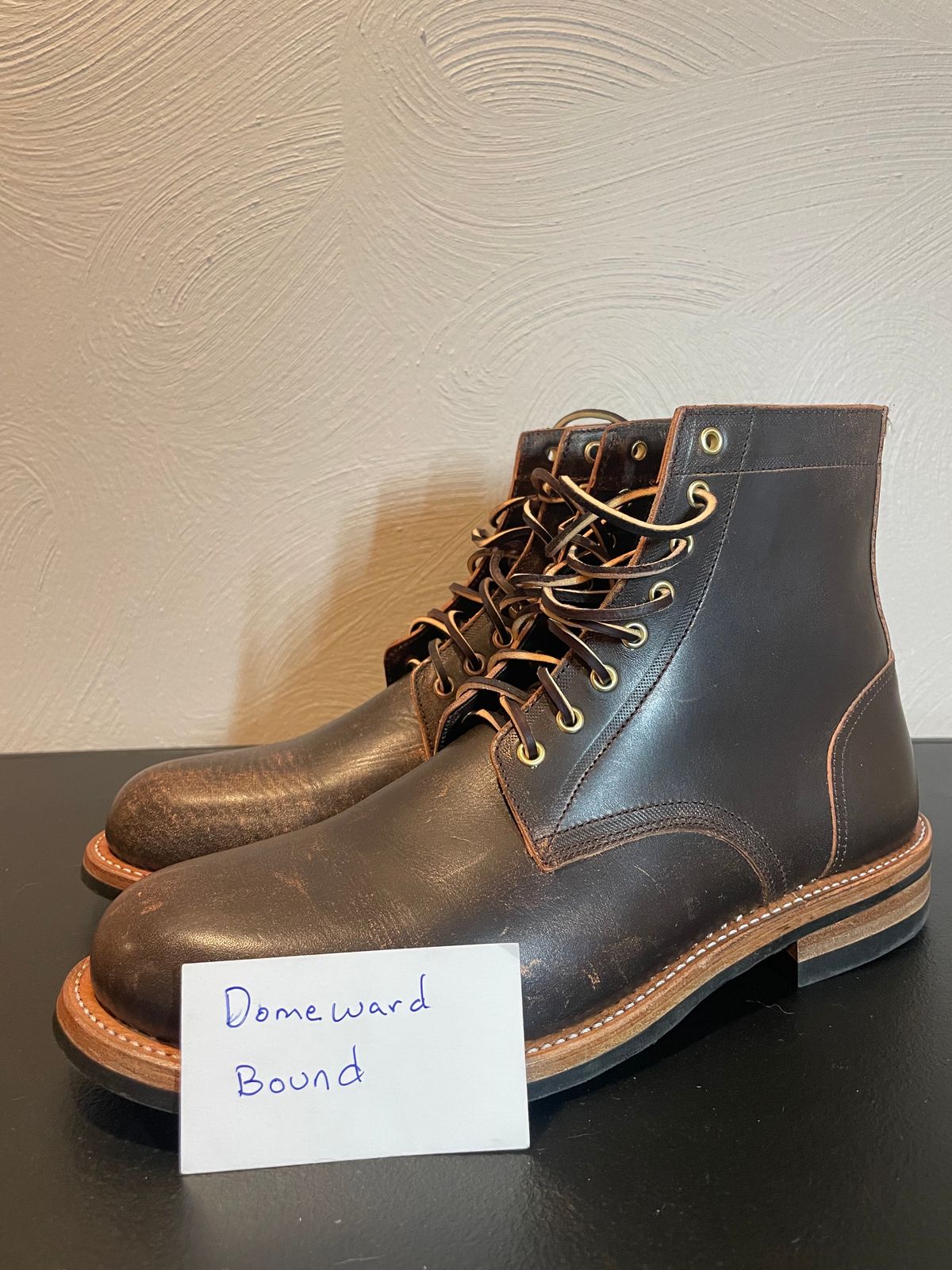 Photo by joem2 on October 1, 2023 of the Oak Street Bootmakers Trench Boot in Tempesti Brown Overdye Camello Asportabile.