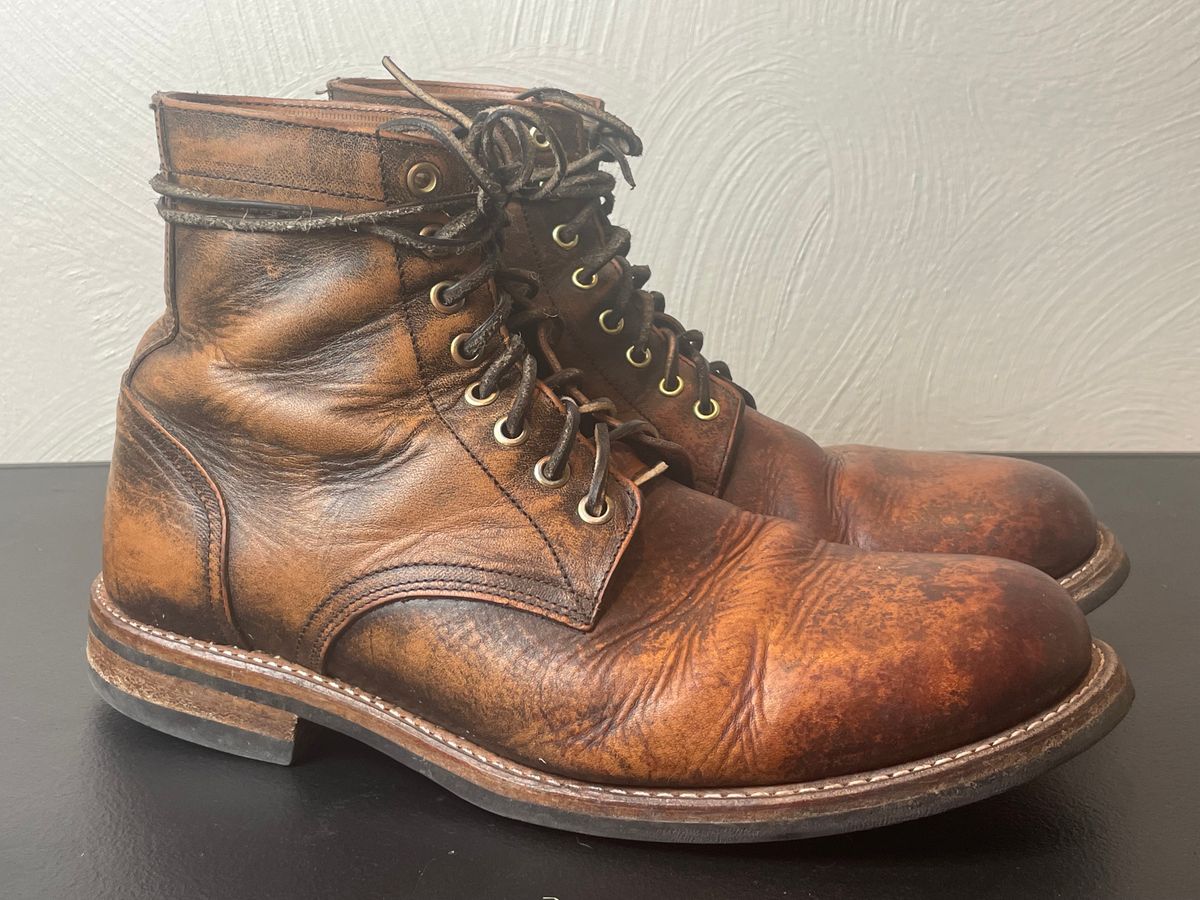 Photo by joem2 on November 1, 2023 of the Oak Street Bootmakers Trench Boot in Tempesti Brown Overdye Camello Asportabile.