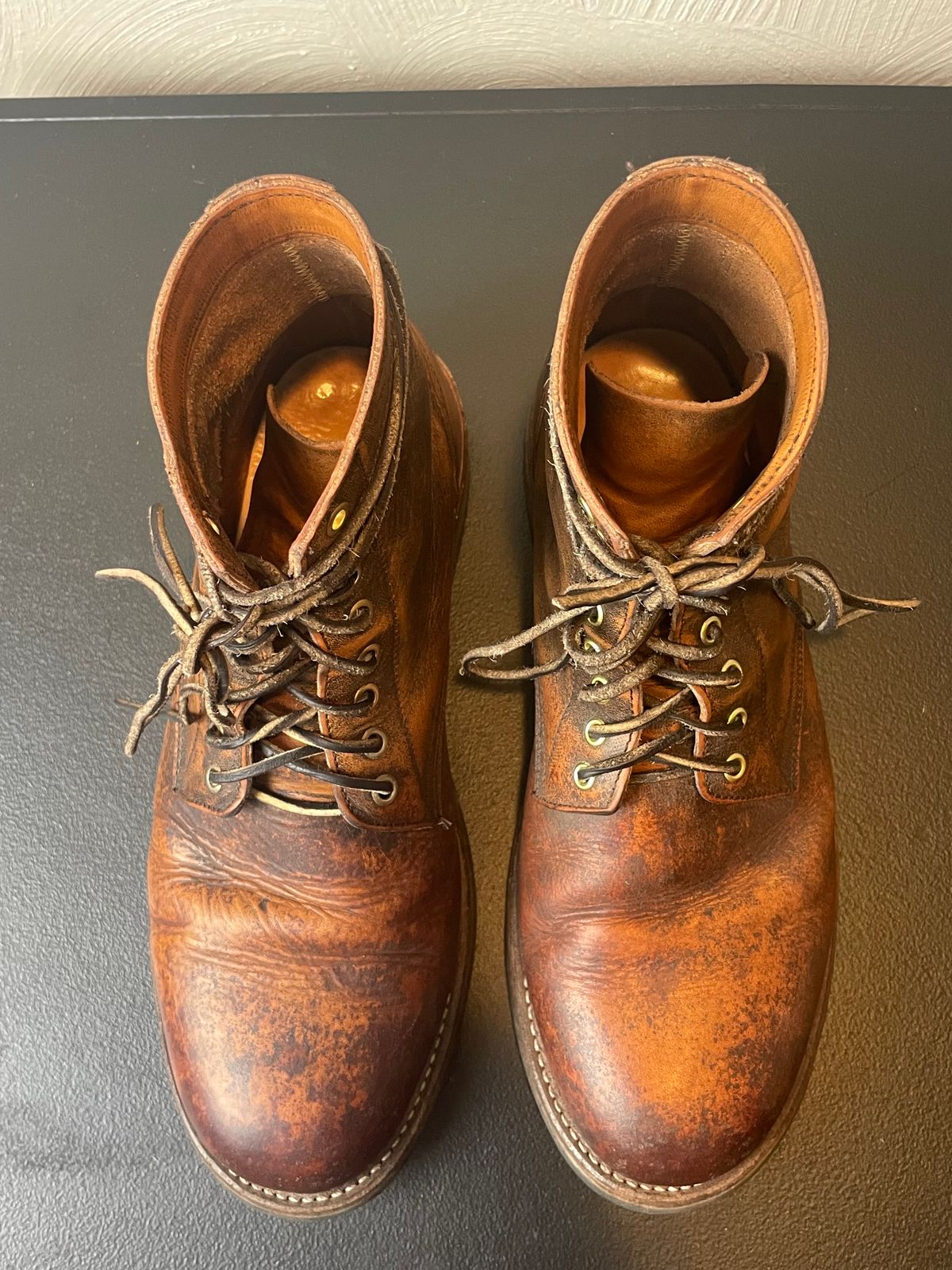 Photo by joem2 on November 1, 2023 of the Oak Street Bootmakers Trench Boot in Tempesti Brown Overdye Camello Asportabile.