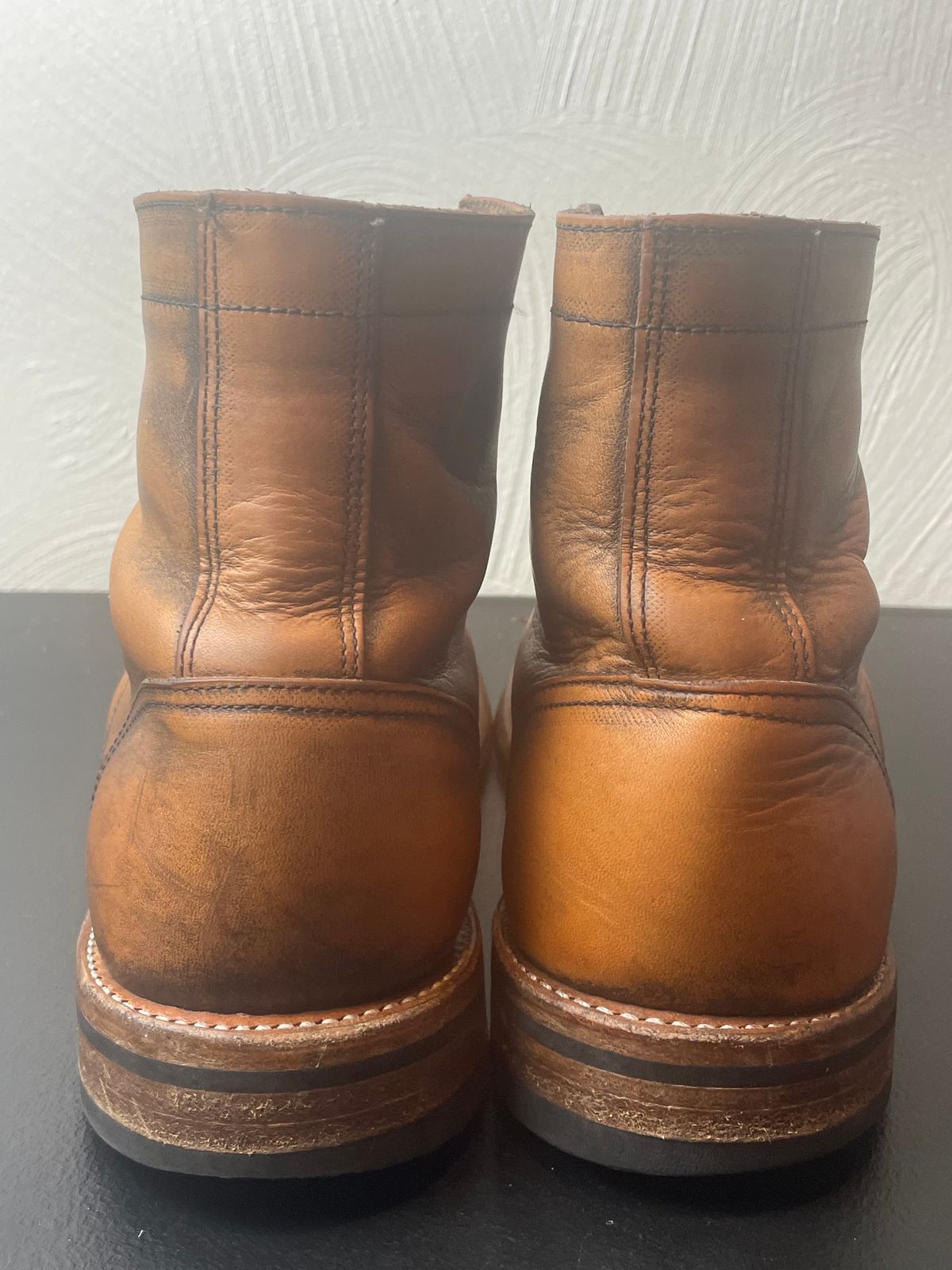 Photo by joem2 on December 2, 2023 of the Oak Street Bootmakers Trench Boot in Tempesti Brown Overdye Camello Asportabile.