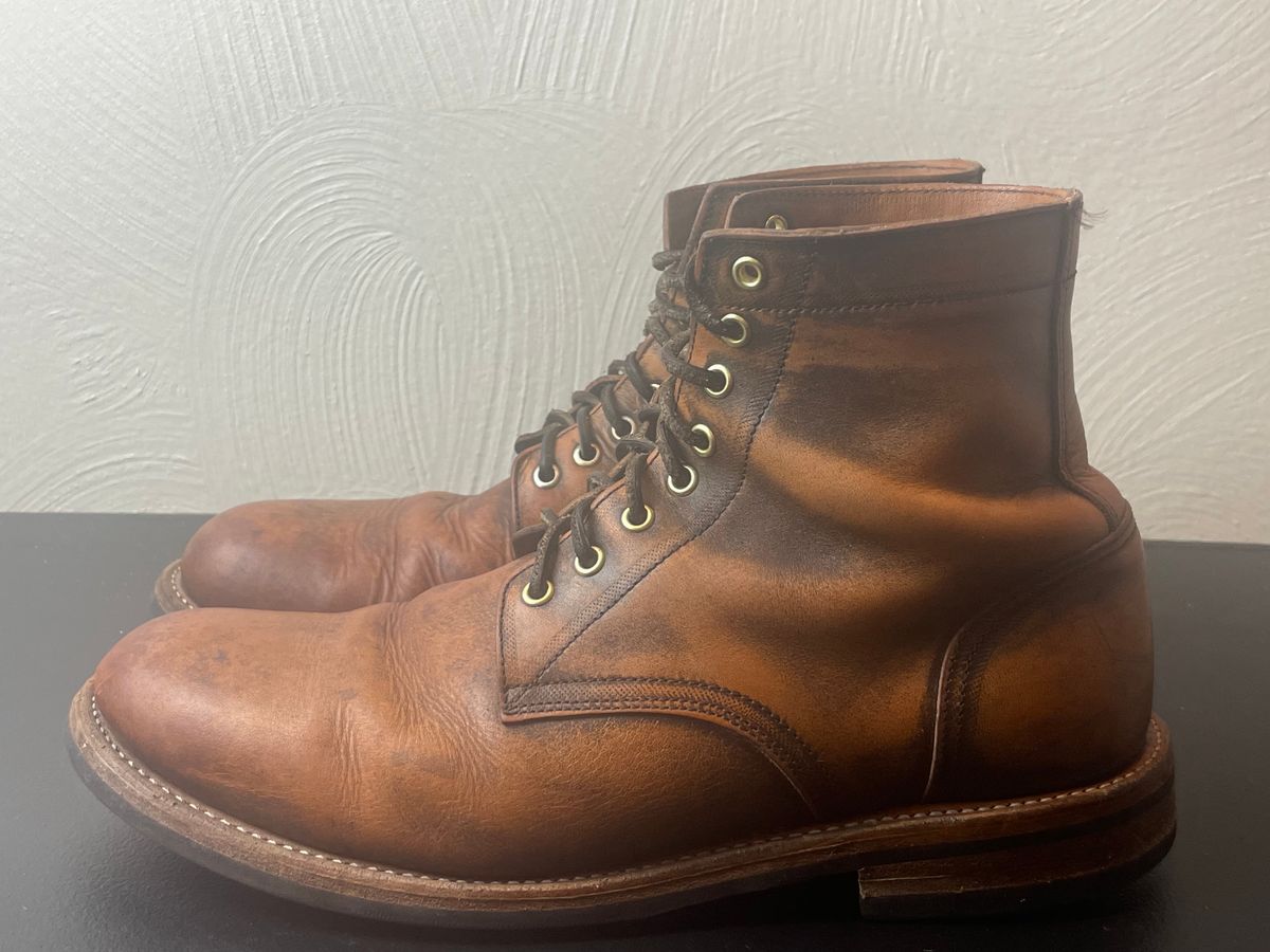 Photo by joem2 on December 2, 2023 of the Oak Street Bootmakers Trench Boot in Tempesti Brown Overdye Camello Asportabile.