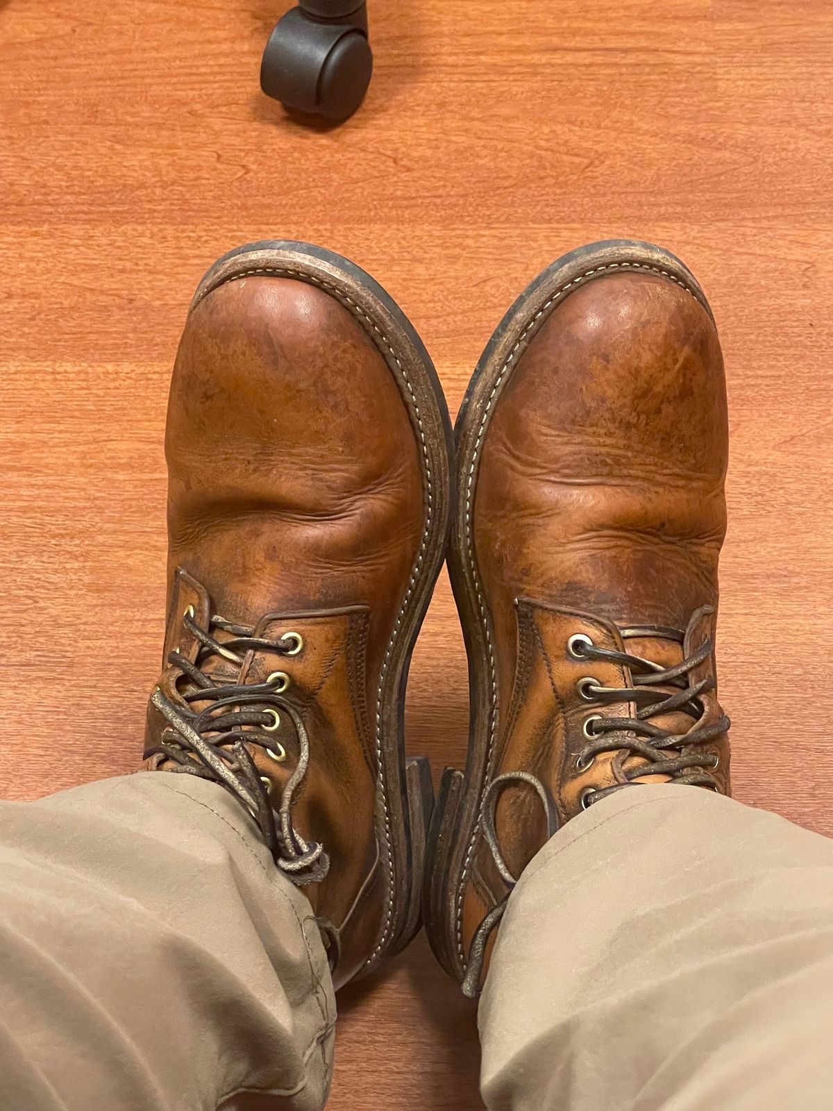 Photo by joem2 on December 9, 2023 of the Oak Street Bootmakers Trench Boot in Tempesti Brown Overdye Camello Asportabile.