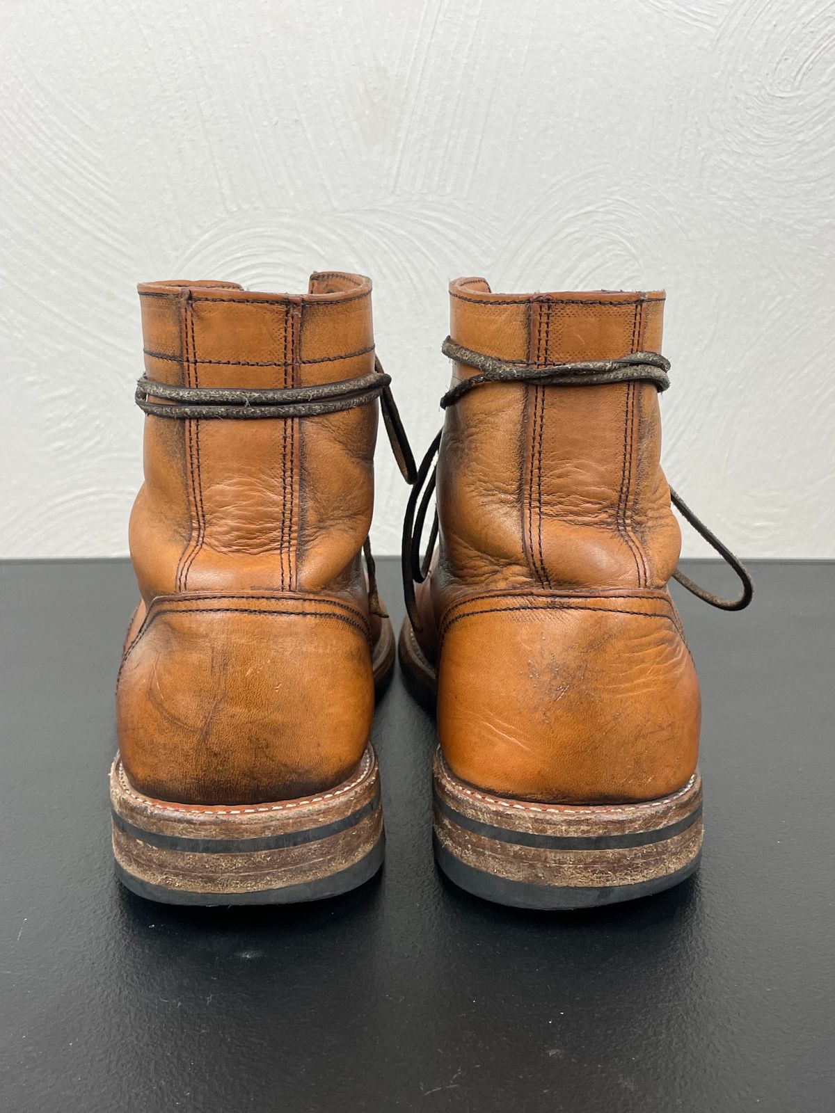 Photo by joem2 on January 1, 2024 of the Oak Street Bootmakers Trench Boot in Tempesti Brown Overdye Camello Asportabile.
