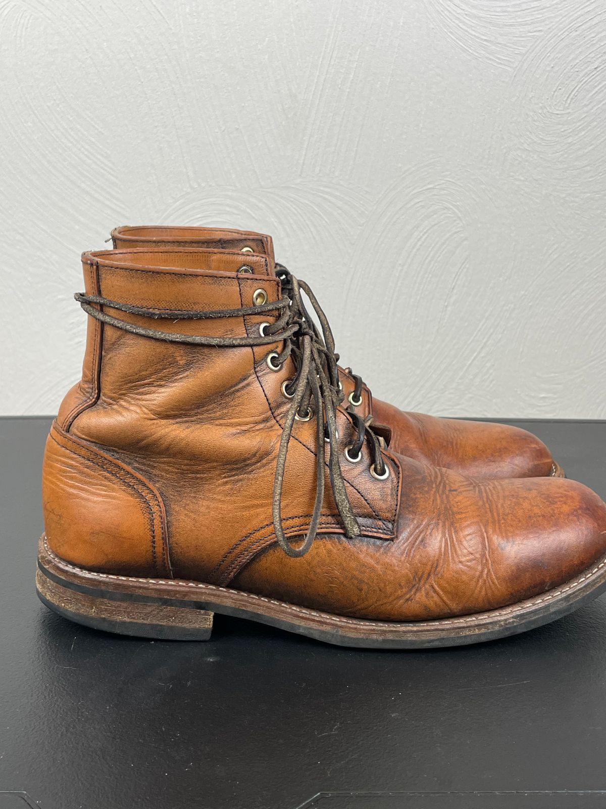 Photo by joem2 on January 1, 2024 of the Oak Street Bootmakers Trench Boot in Tempesti Brown Overdye Camello Asportabile.