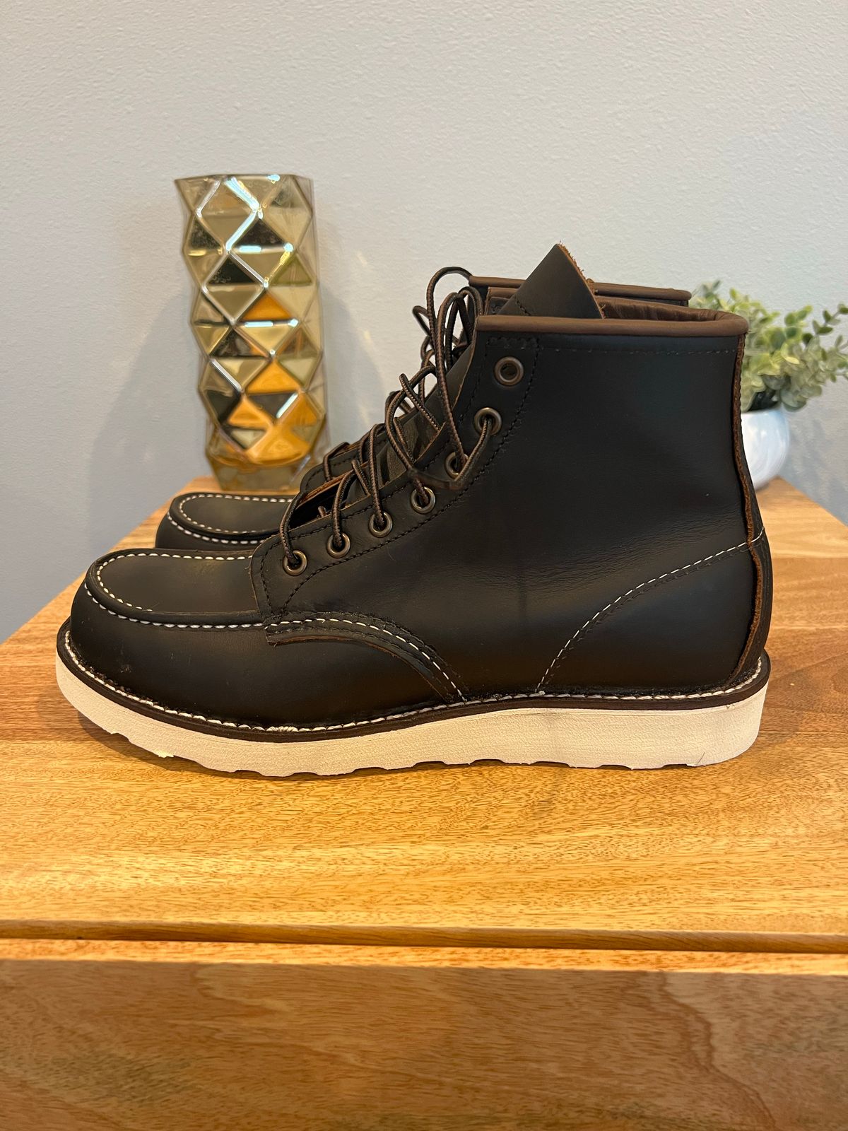Photo by Blackbootpatina on October 1, 2022 of the Red Wing 6-Inch Classic Moc in S.B. Foot Black Prairie.