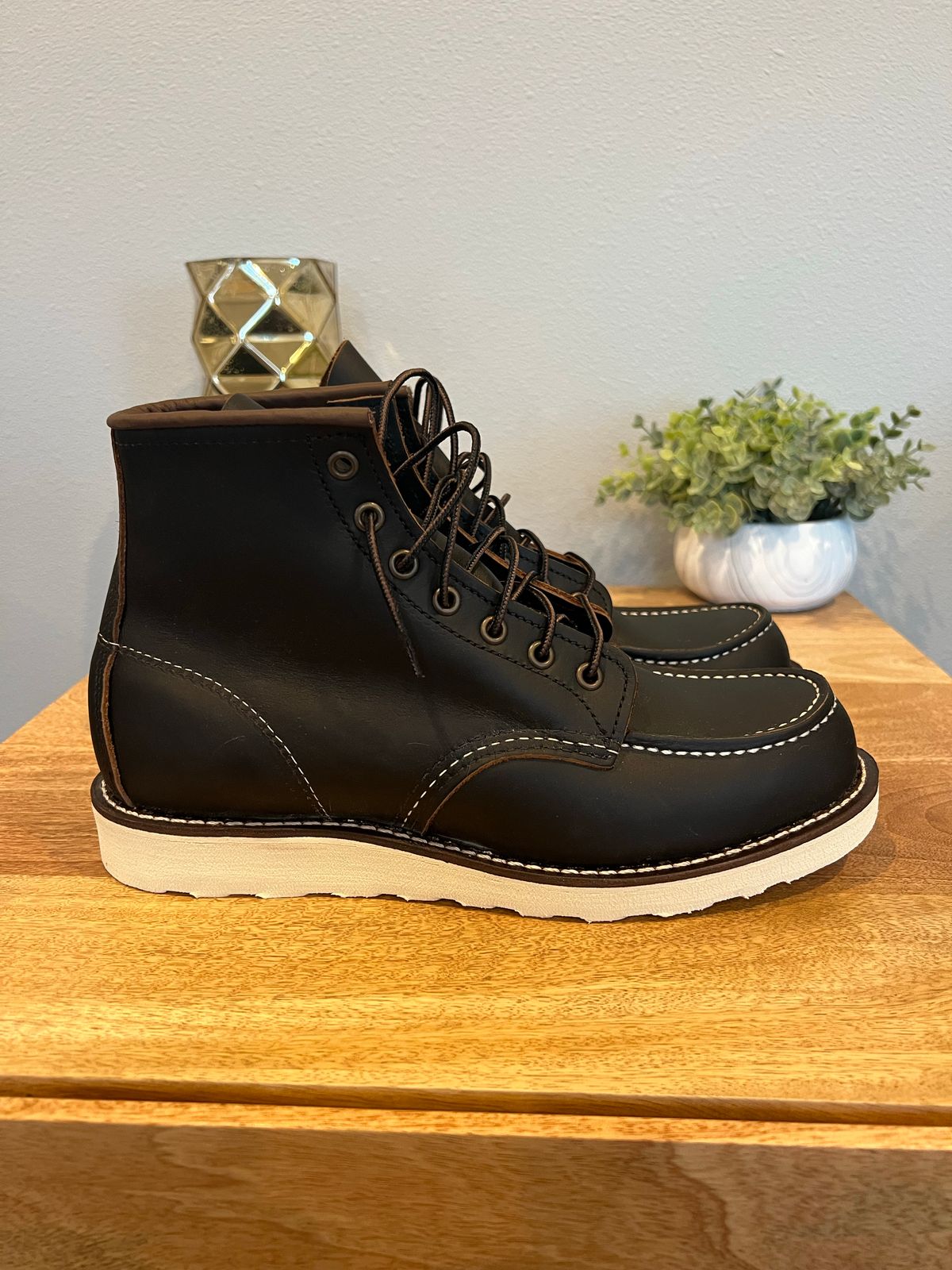 Photo by Blackbootpatina on October 1, 2022 of the Red Wing 6-Inch Classic Moc in S.B. Foot Black Prairie.