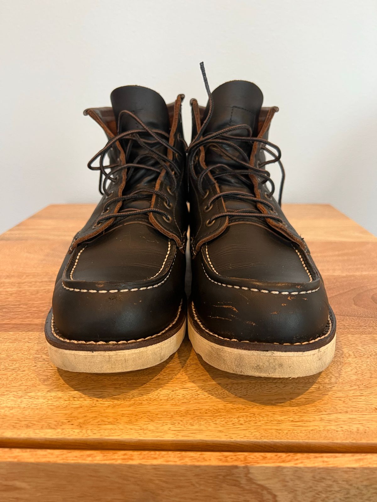 Photo by Blackbootpatina on November 1, 2022 of the Red Wing 6-Inch Classic Moc in S.B. Foot Black Prairie.