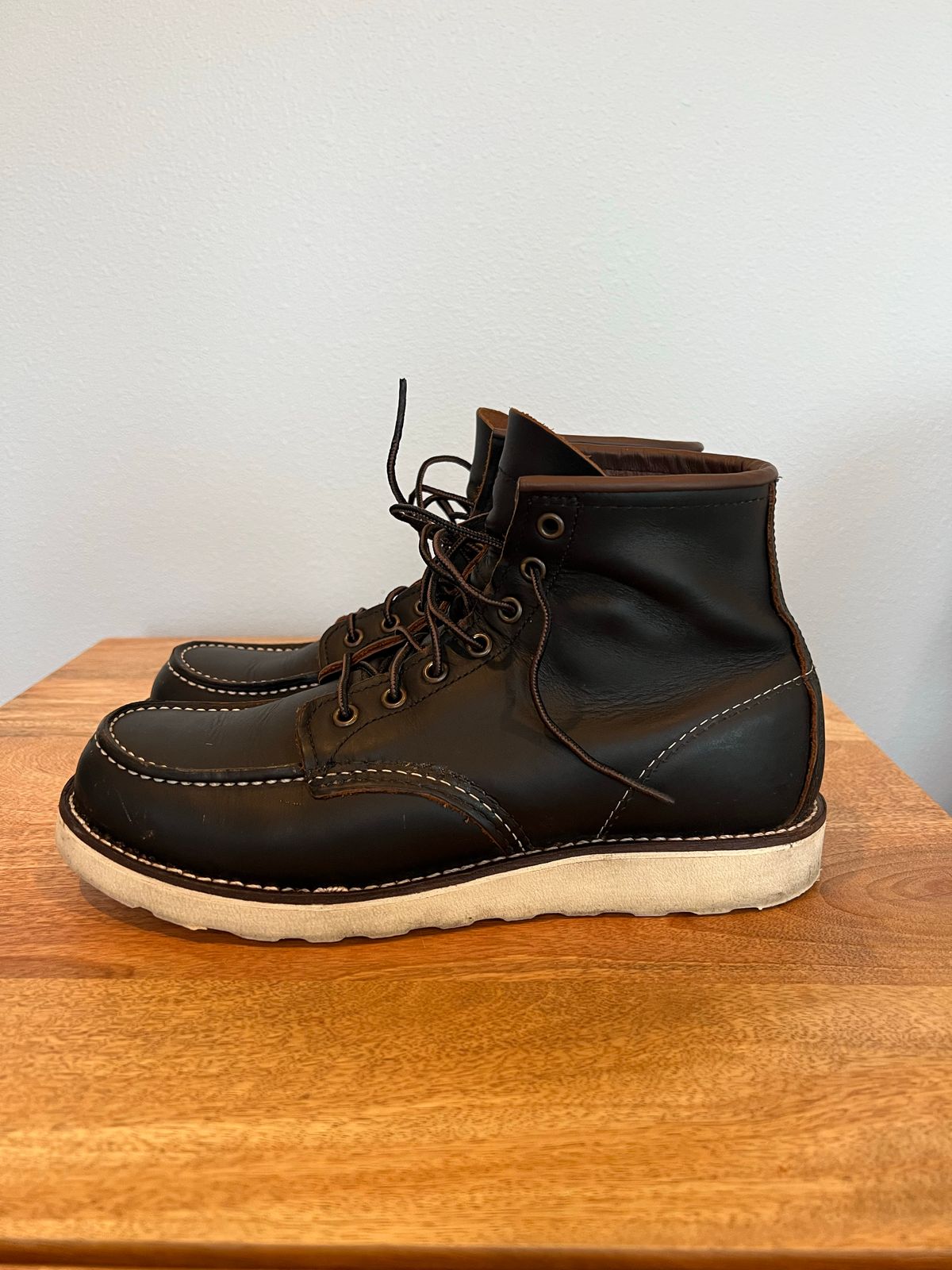 Photo by Blackbootpatina on November 1, 2022 of the Red Wing 6-Inch Classic Moc in S.B. Foot Black Prairie.