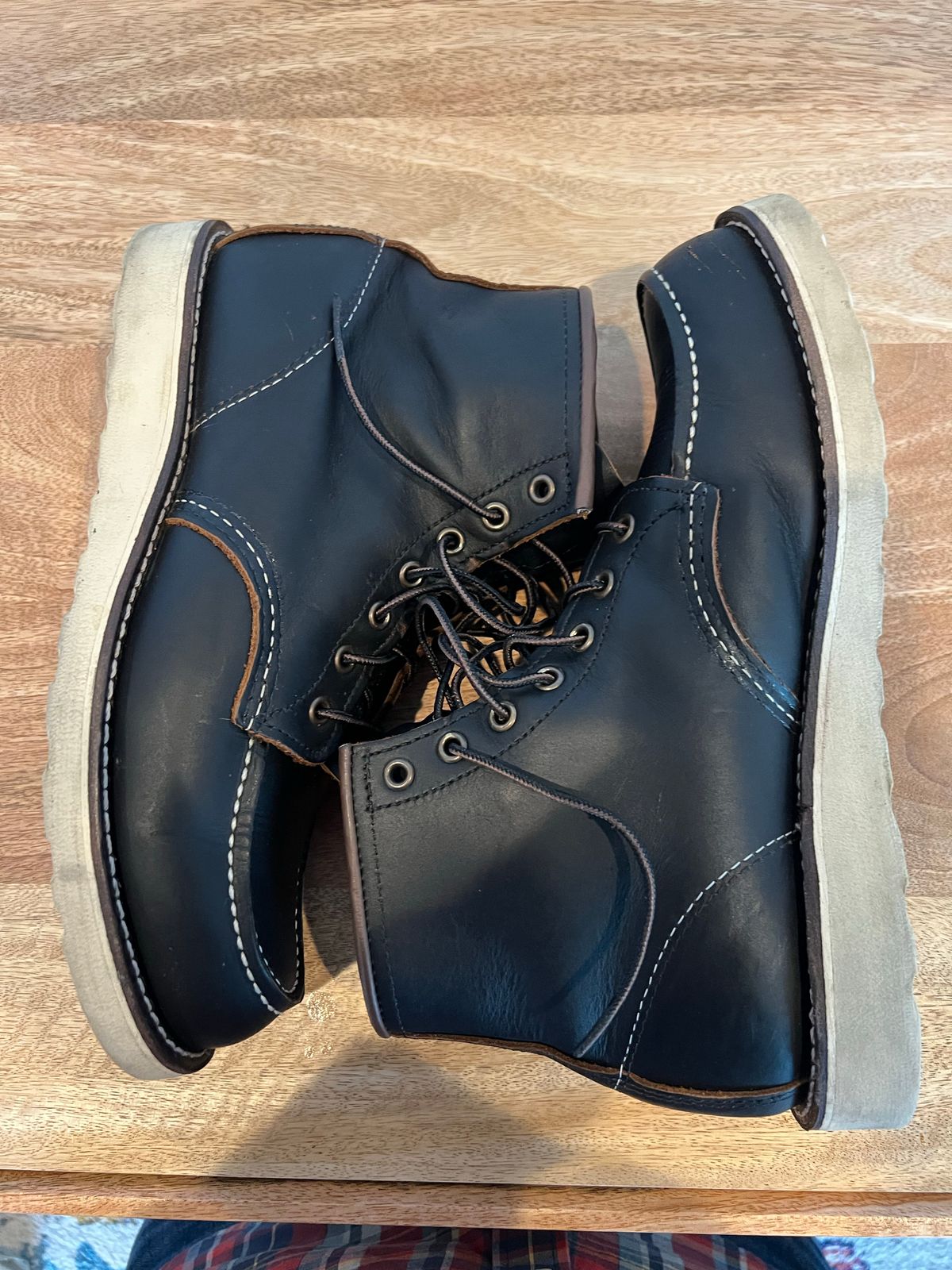 Photo by Blackbootpatina on November 1, 2022 of the Red Wing 6-Inch Classic Moc in S.B. Foot Black Prairie.