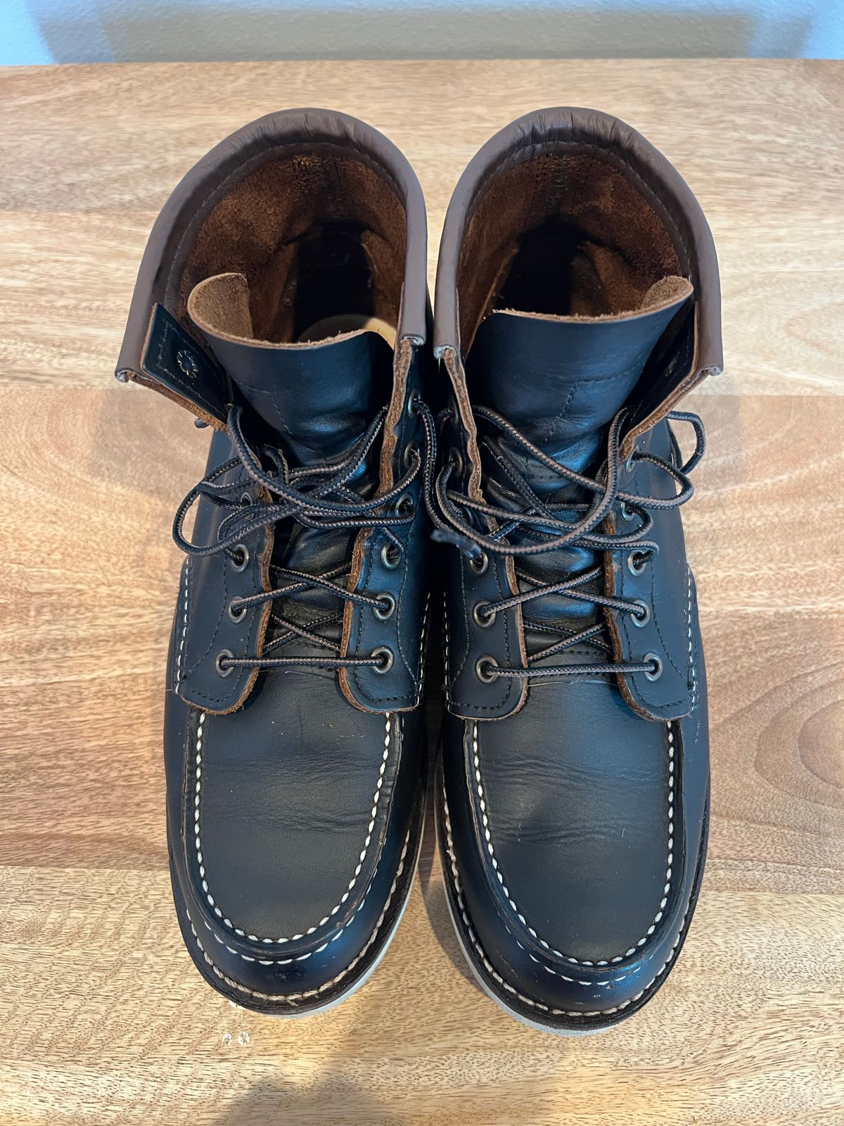 Photo by Blackbootpatina on November 1, 2022 of the Red Wing 6-Inch Classic Moc in S.B. Foot Black Prairie.