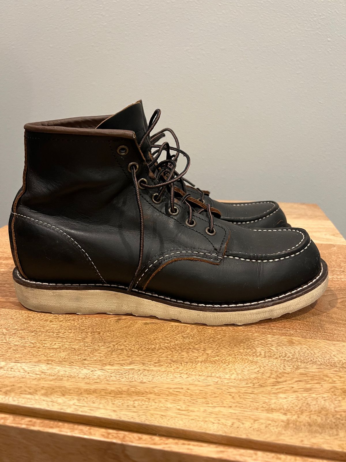 Photo by Blackbootpatina on January 4, 2023 of the Red Wing 6-Inch Classic Moc in S.B. Foot Black Prairie.