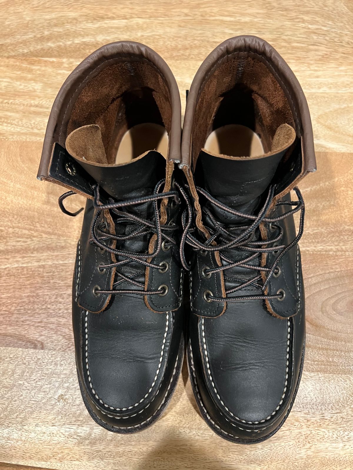 Photo by Blackbootpatina on January 4, 2023 of the Red Wing 6-Inch Classic Moc in S.B. Foot Black Prairie.