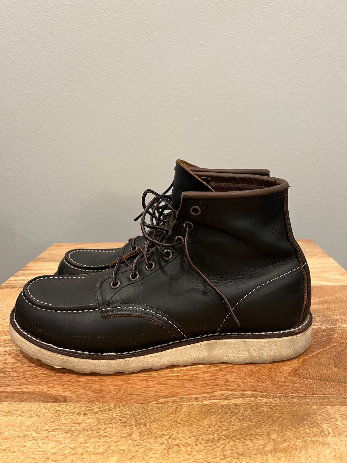 Photo by Blackbootpatina on February 3, 2023 of the Red Wing 6-Inch Classic Moc in S.B. Foot Black Prairie.