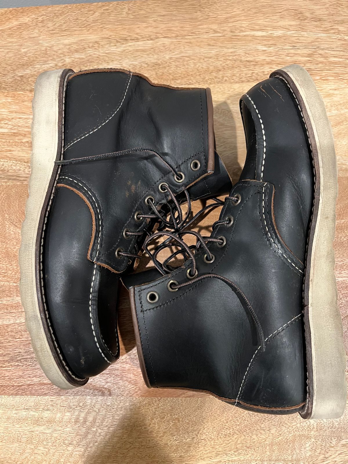 Photo by Blackbootpatina on February 3, 2023 of the Red Wing 6-Inch Classic Moc in S.B. Foot Black Prairie.