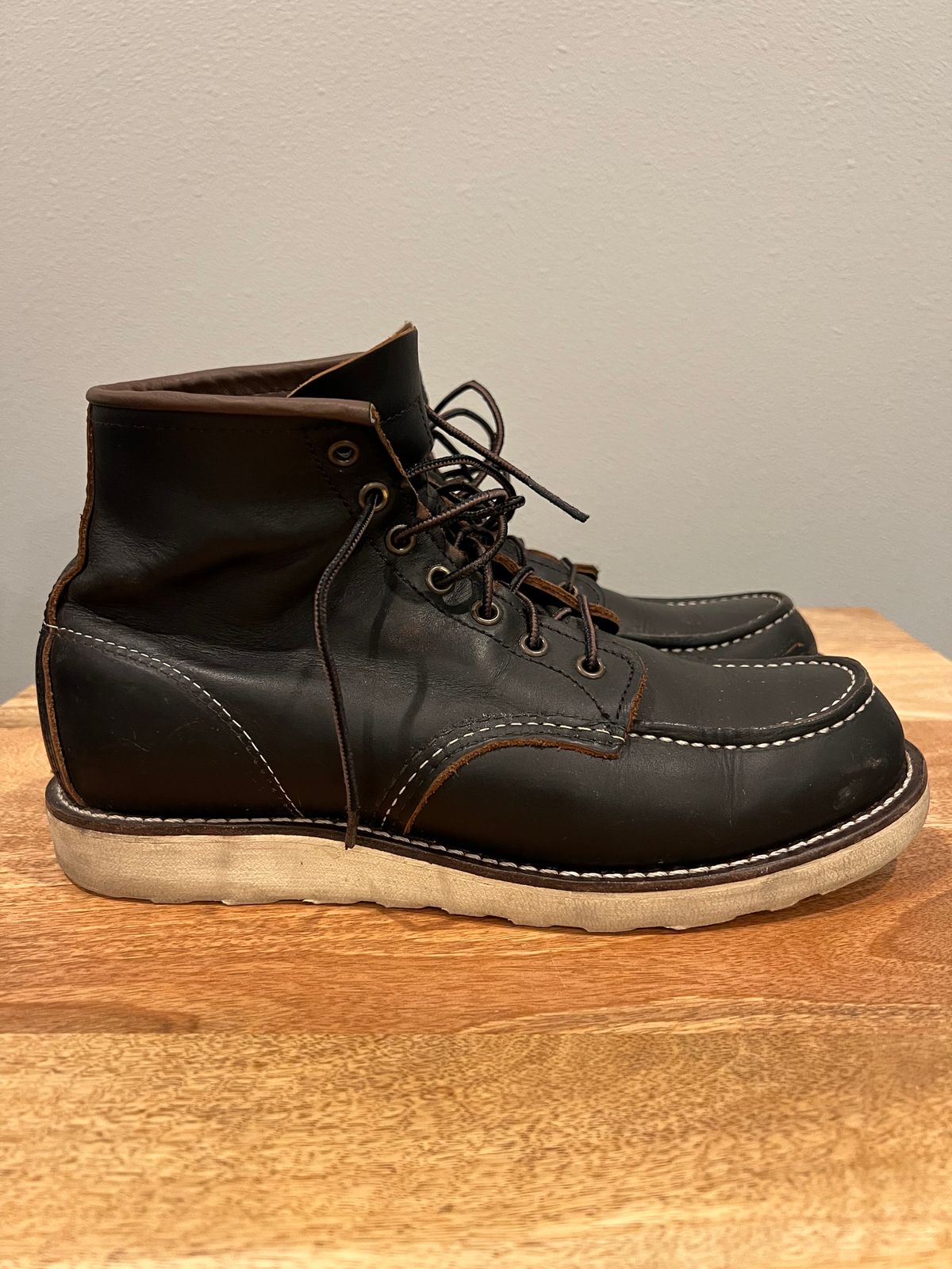 Photo by Blackbootpatina on February 3, 2023 of the Red Wing 6-Inch Classic Moc in S.B. Foot Black Prairie.