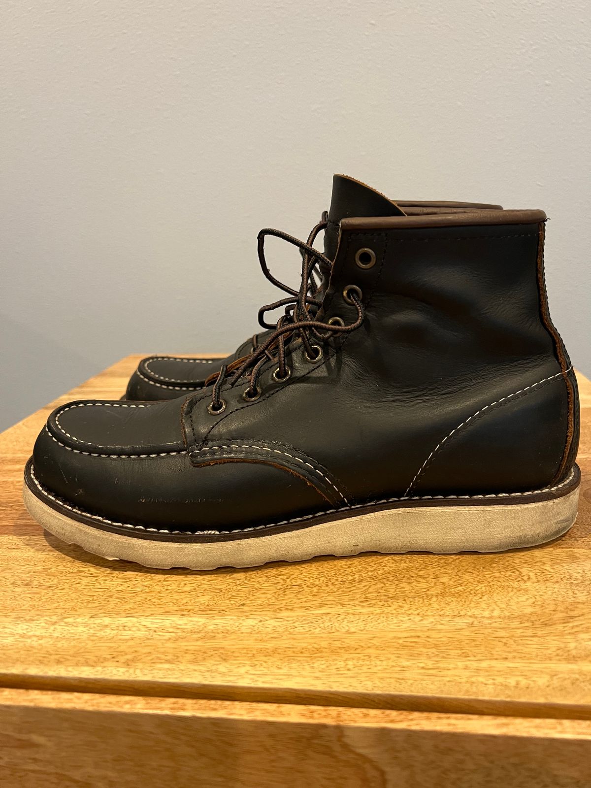 Photo by Blackbootpatina on March 2, 2023 of the Red Wing 6-Inch Classic Moc in S.B. Foot Black Prairie.