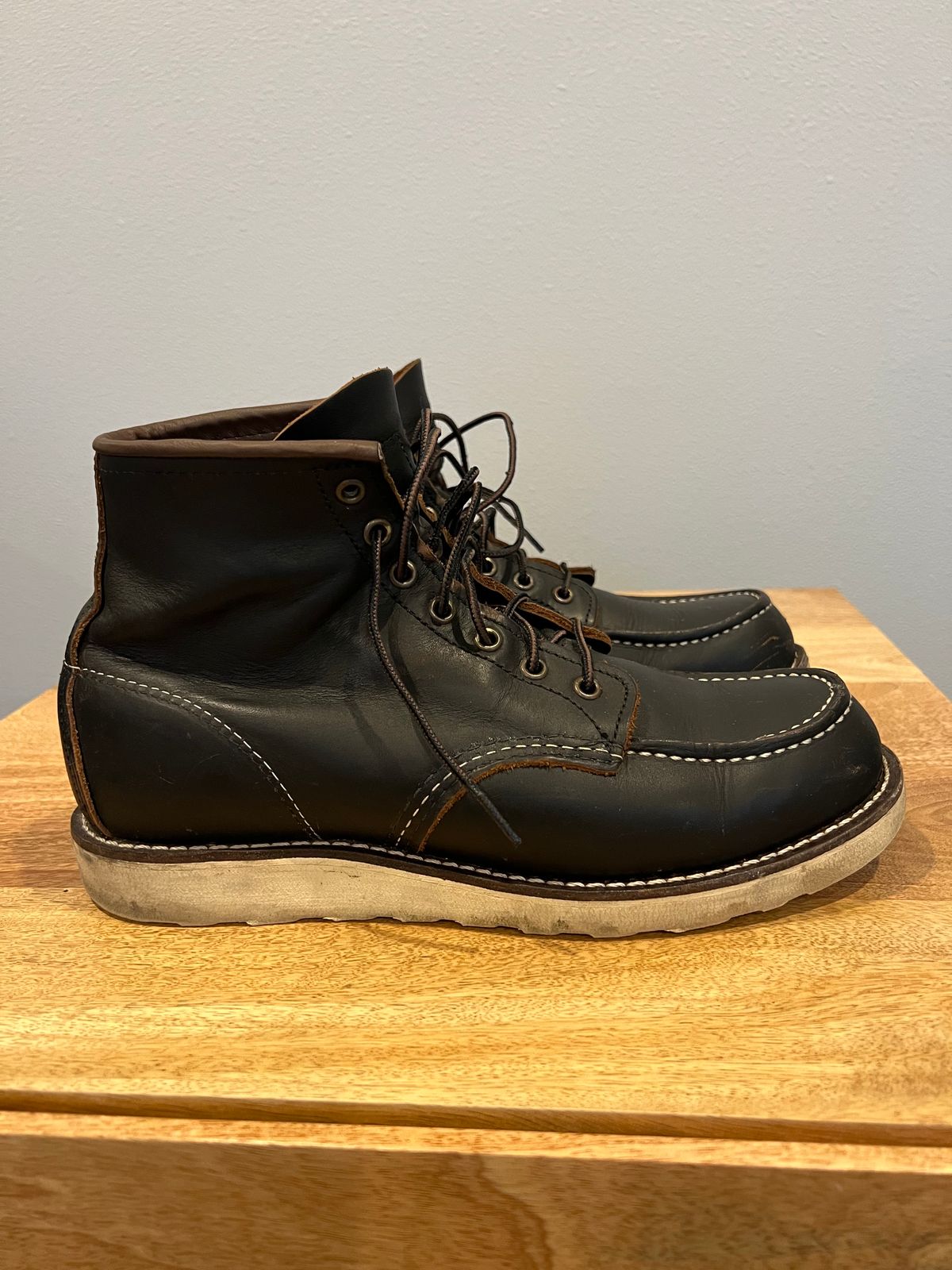 Photo by Blackbootpatina on March 2, 2023 of the Red Wing 6-Inch Classic Moc in S.B. Foot Black Prairie.