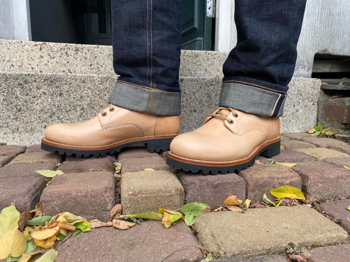 Photo by Bruised_and_faded on October 1, 2022 of the Butts and Shoulders The Worker Boots in Natural Leather.