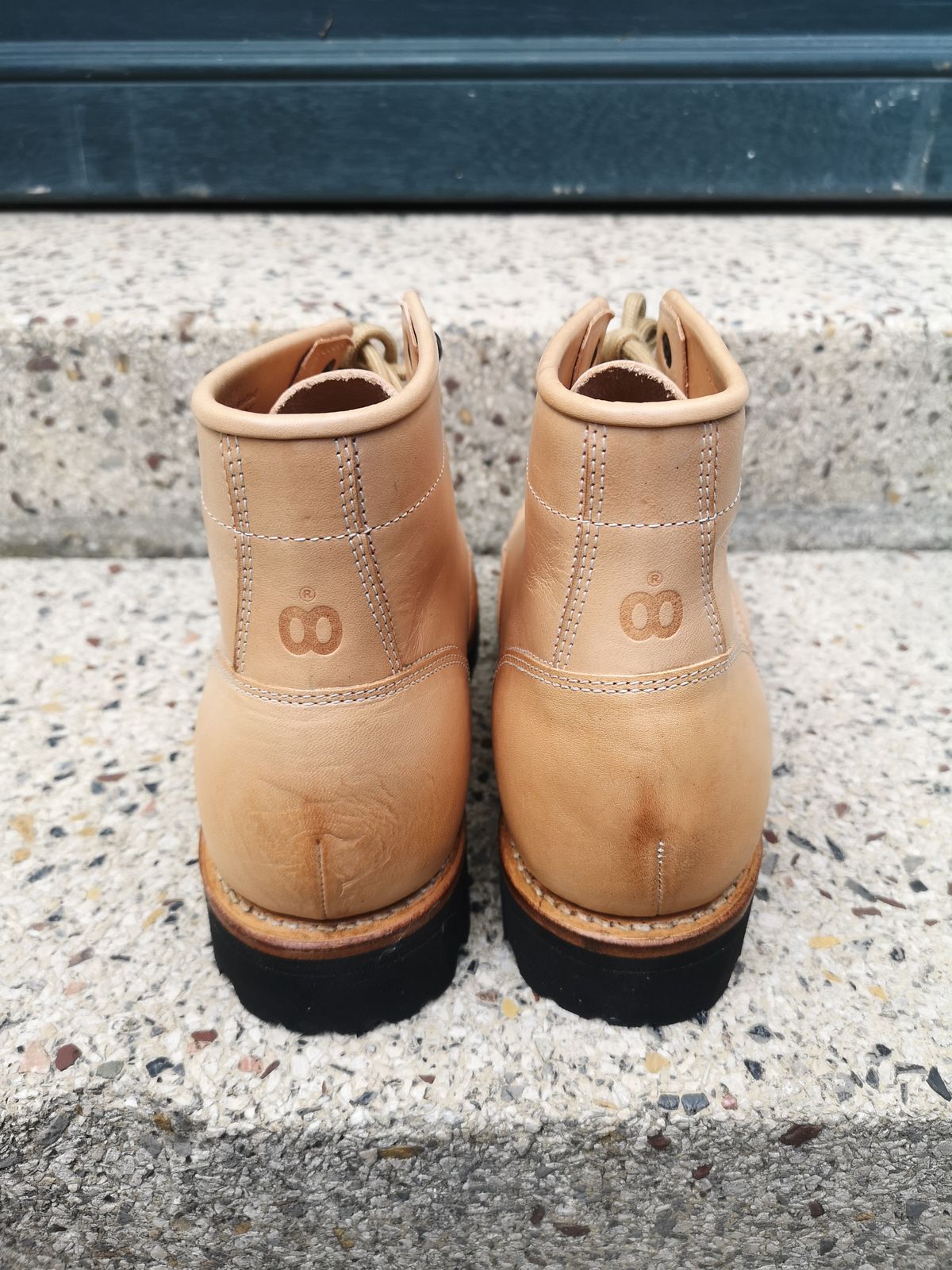 Photo by Bruised_and_faded on October 1, 2022 of the Butts and Shoulders The Worker Boots in Natural Leather.