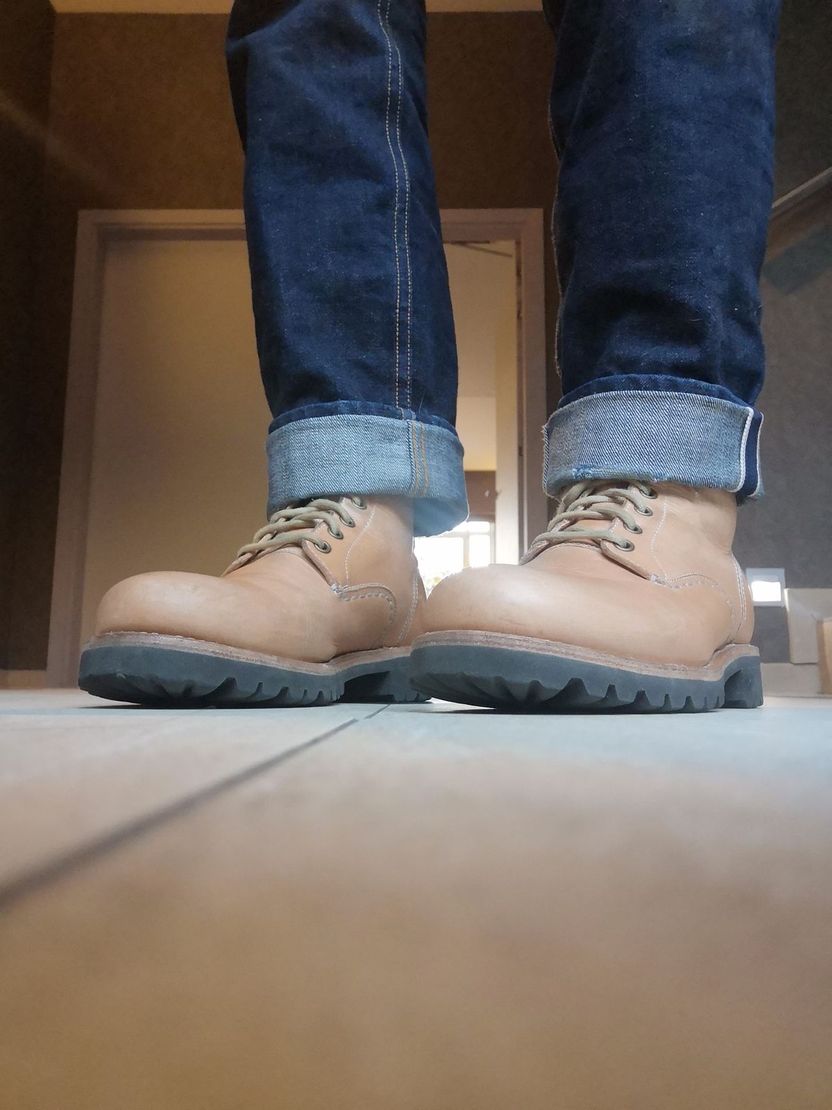 Photo by Bruised_and_faded on November 5, 2022 of the Butts and Shoulders The Worker Boots in Natural Leather.