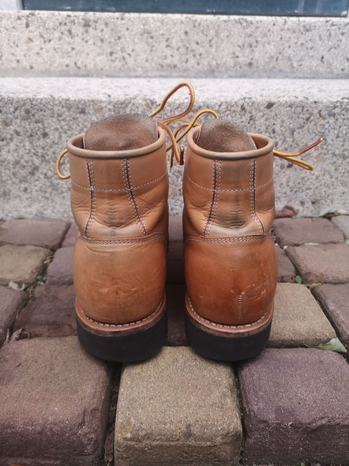 Photo by Bruised_and_faded on December 4, 2022 of the Butts and Shoulders The Worker Boots in Natural Leather.