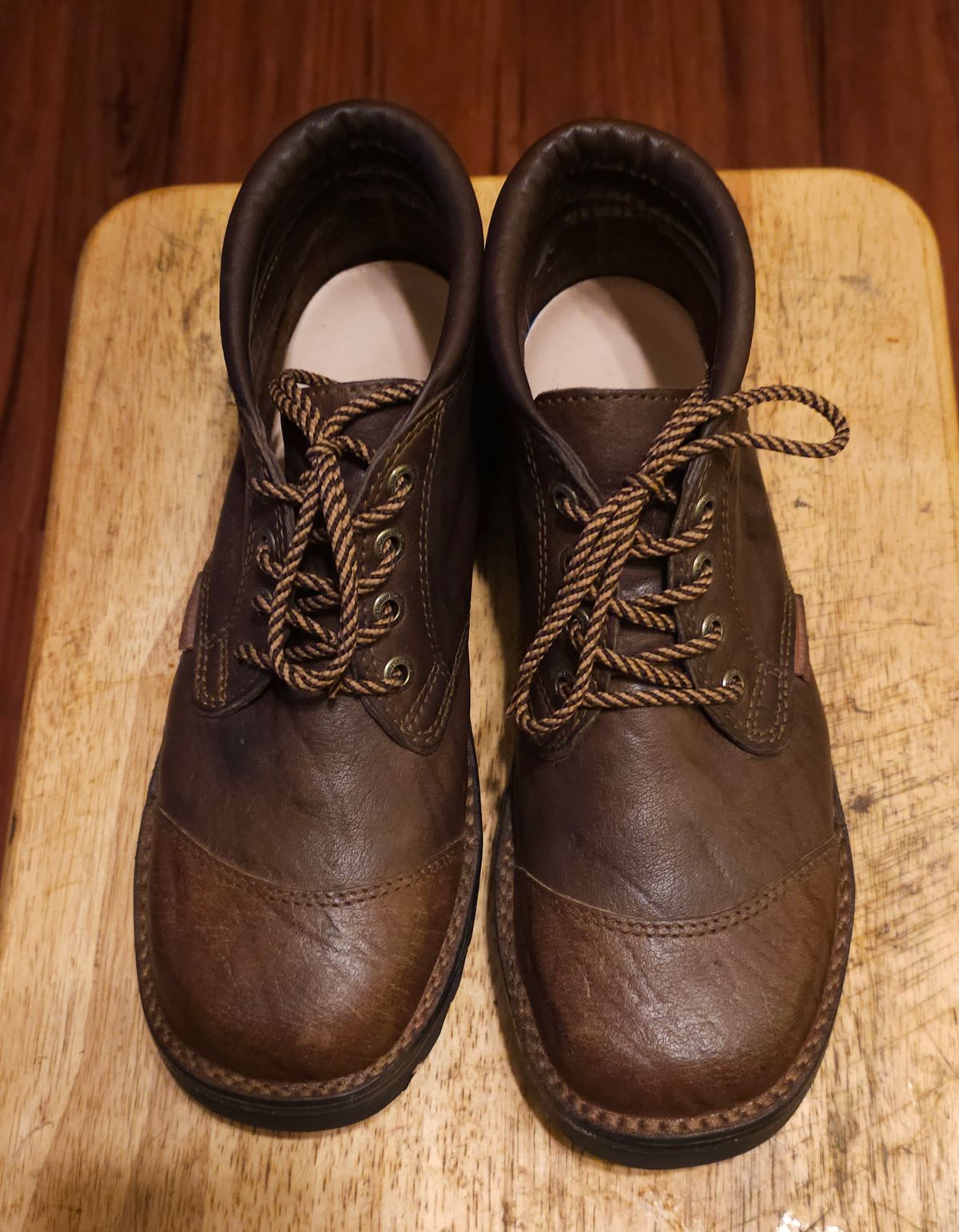 Photo by AlabamaBlacksmith on October 2, 2023 of the Westley Richards Courtney Boots Trackers in Courtney African Cape.