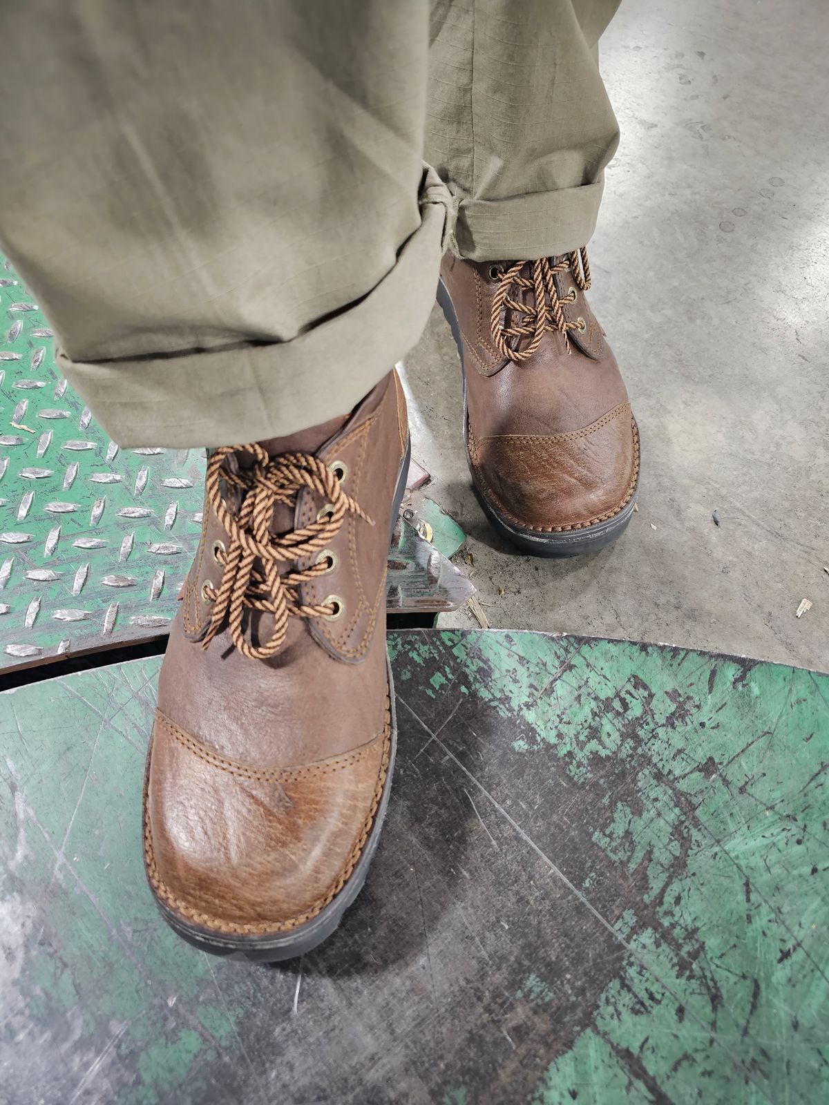 Photo by AlabamaBlacksmith on October 2, 2023 of the Westley Richards Courtney Boots Trackers in Courtney African Cape.