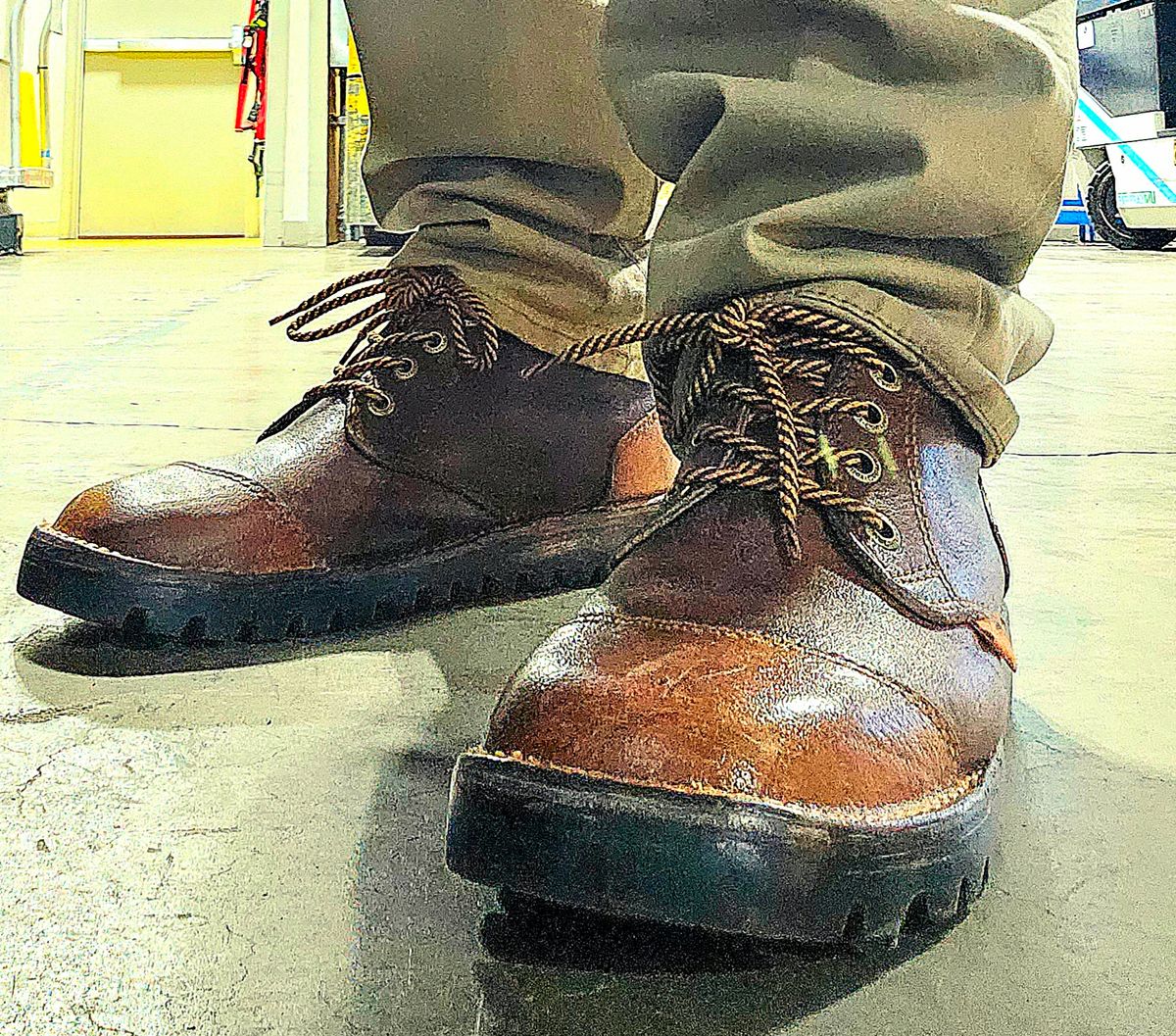 Photo by AlabamaBlacksmith on November 3, 2023 of the Westley Richards Courtney Boots Trackers in Courtney African Cape.