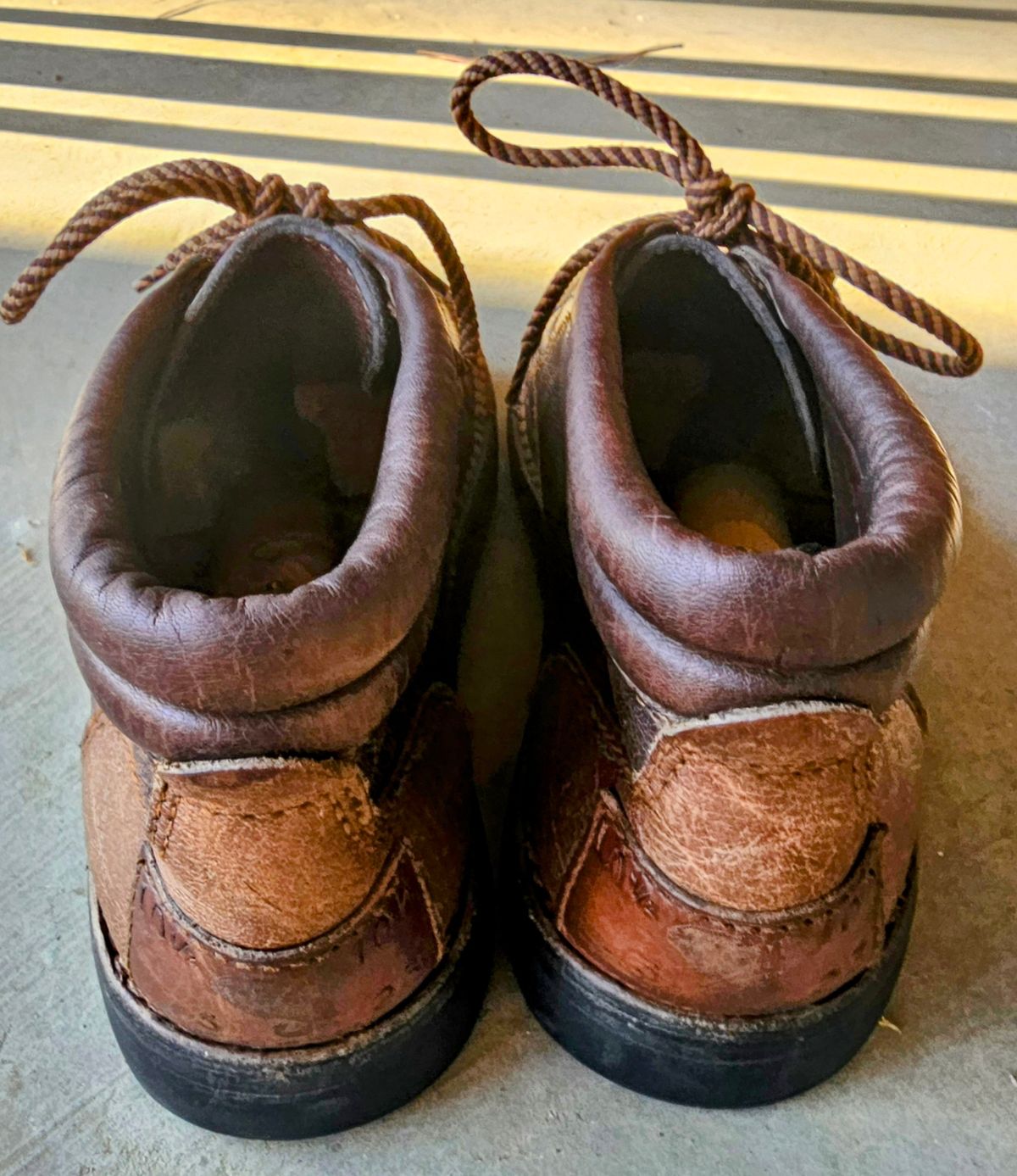 Photo by AlabamaBlacksmith on April 5, 2024 of the Westley Richards Courtney Boots Trackers in Courtney African Cape.