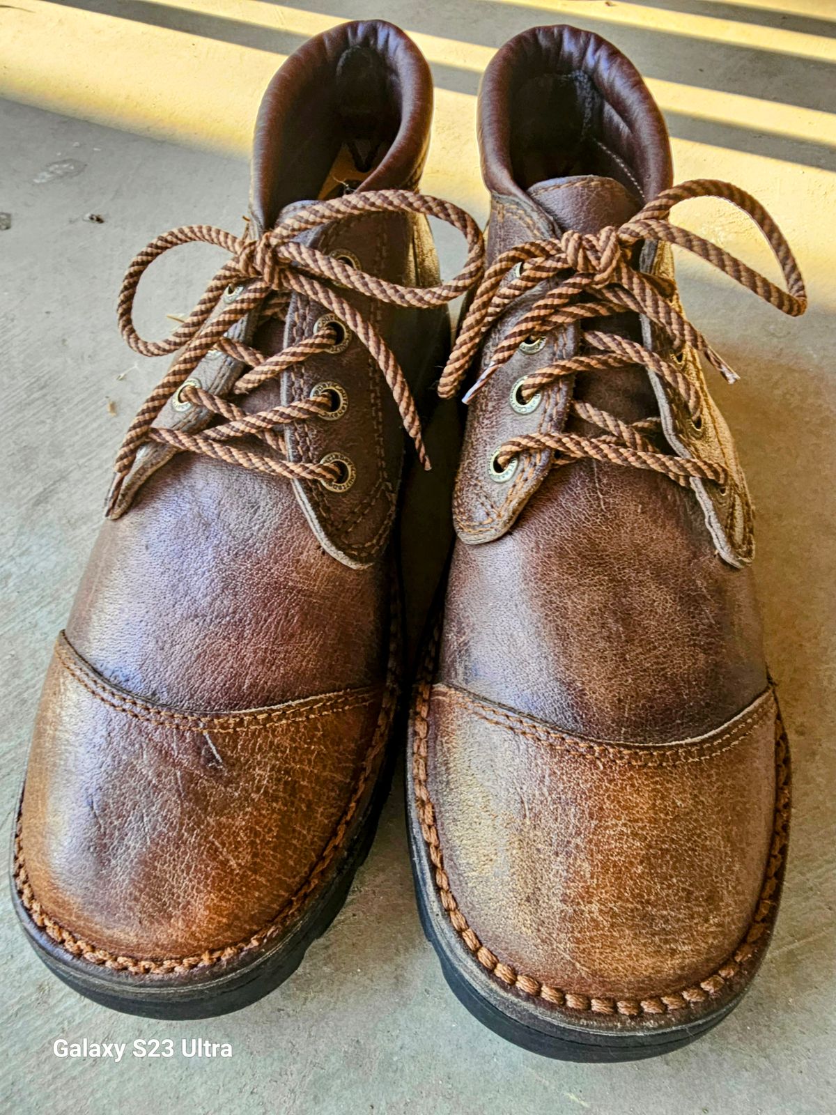 Photo by AlabamaBlacksmith on April 5, 2024 of the Westley Richards Courtney Boots Trackers in Courtney African Cape.