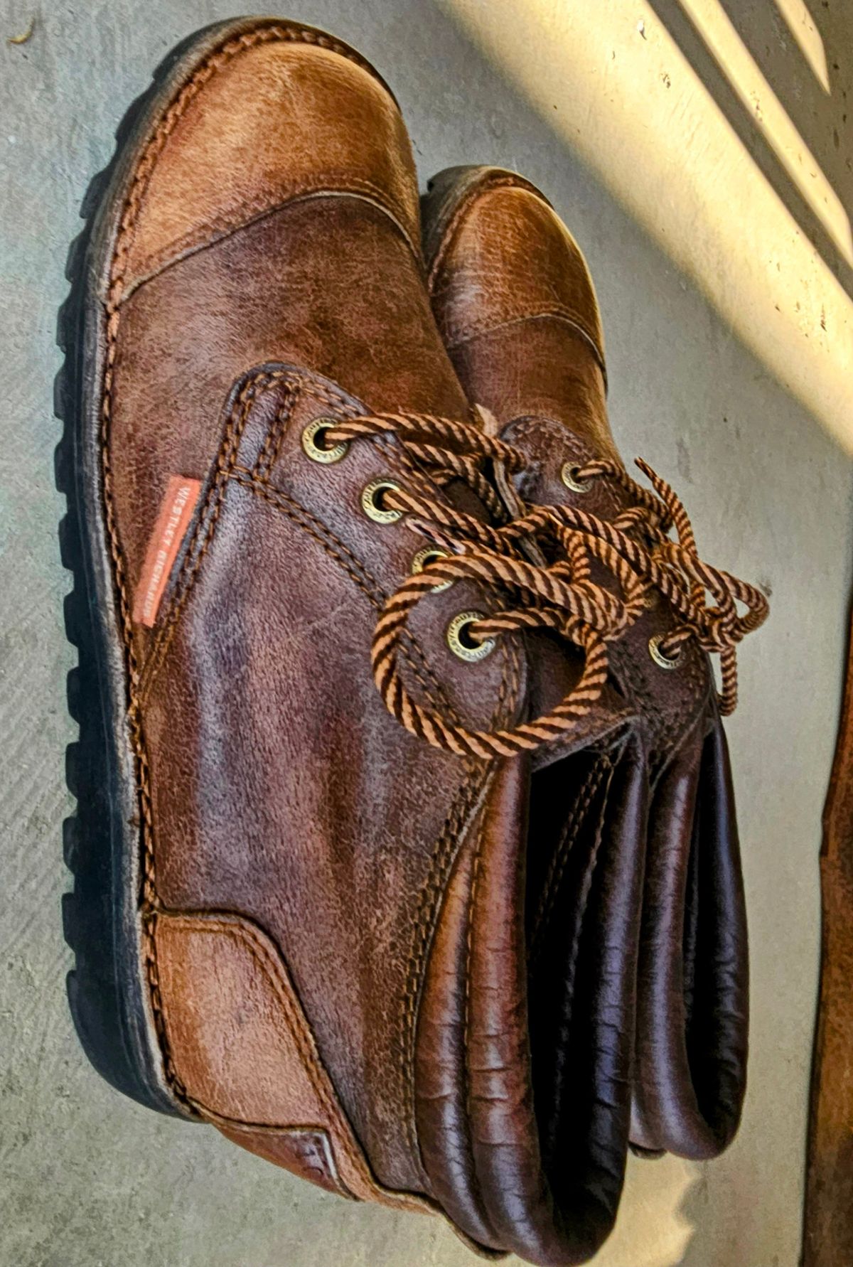 Photo by AlabamaBlacksmith on April 5, 2024 of the Westley Richards Courtney Boots Trackers in Courtney African Cape.