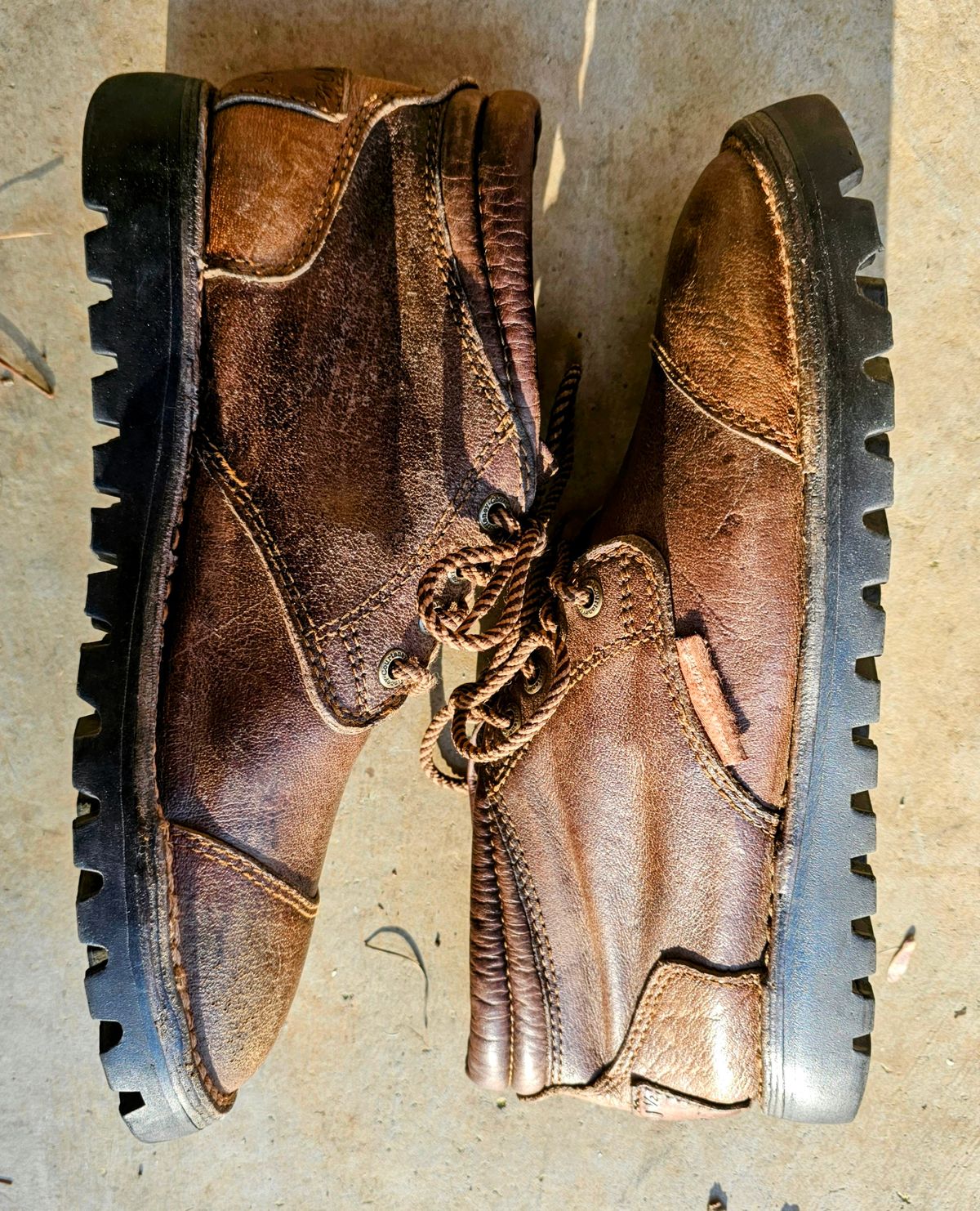 Photo by AlabamaBlacksmith on April 5, 2024 of the Westley Richards Courtney Boots Trackers in Courtney African Cape.