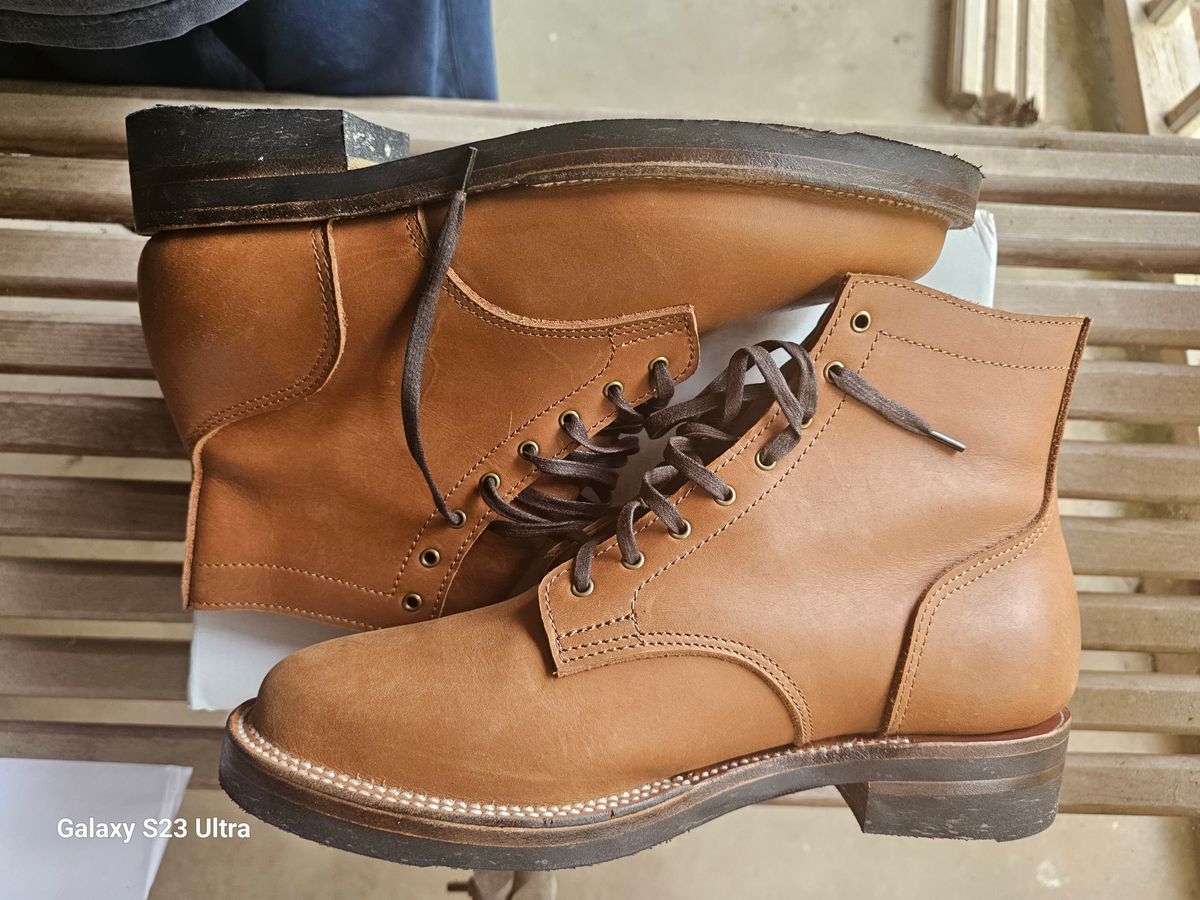 Photo by AlabamaBlacksmith on October 3, 2024 of the Oldspeed Service Boot 6” in S.B. Foot Timberjack Cedar.