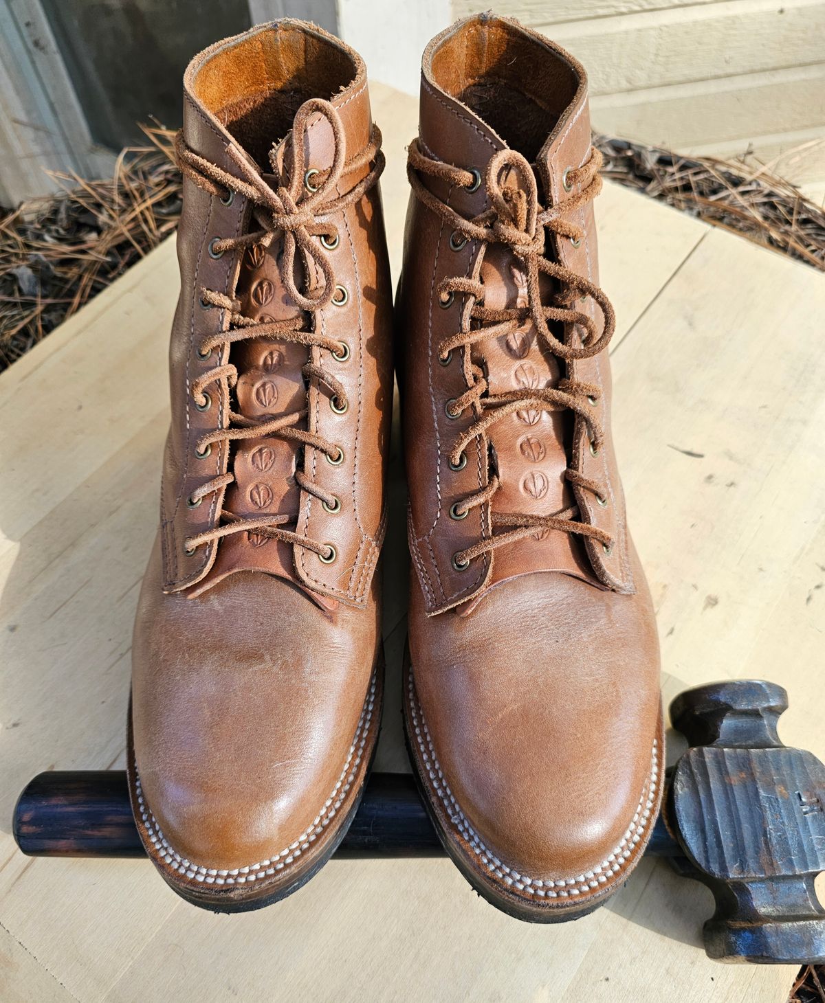 Photo by AlabamaBlacksmith on November 4, 2024 of the Oldspeed Service Boot 6” in S.B. Foot Timberjack Cedar.