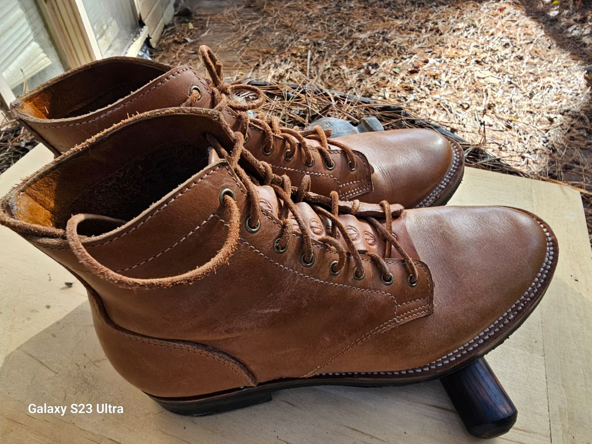Photo by AlabamaBlacksmith on November 4, 2024 of the Oldspeed Service Boot 6” in S.B. Foot Timberjack Cedar.