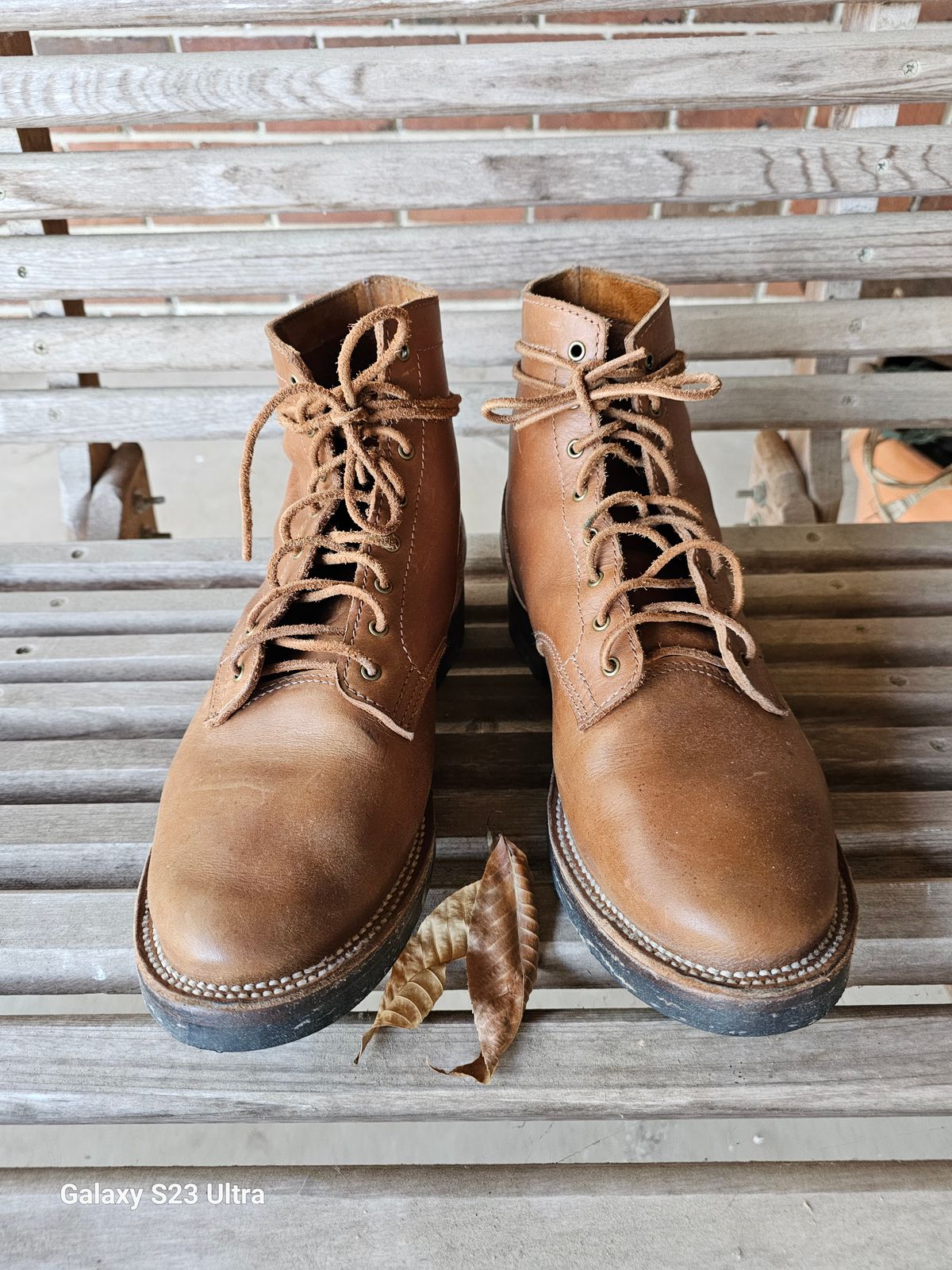 Photo by AlabamaBlacksmith on December 3, 2024 of the Oldspeed Service Boot 6” in S.B. Foot Timberjack Cedar.